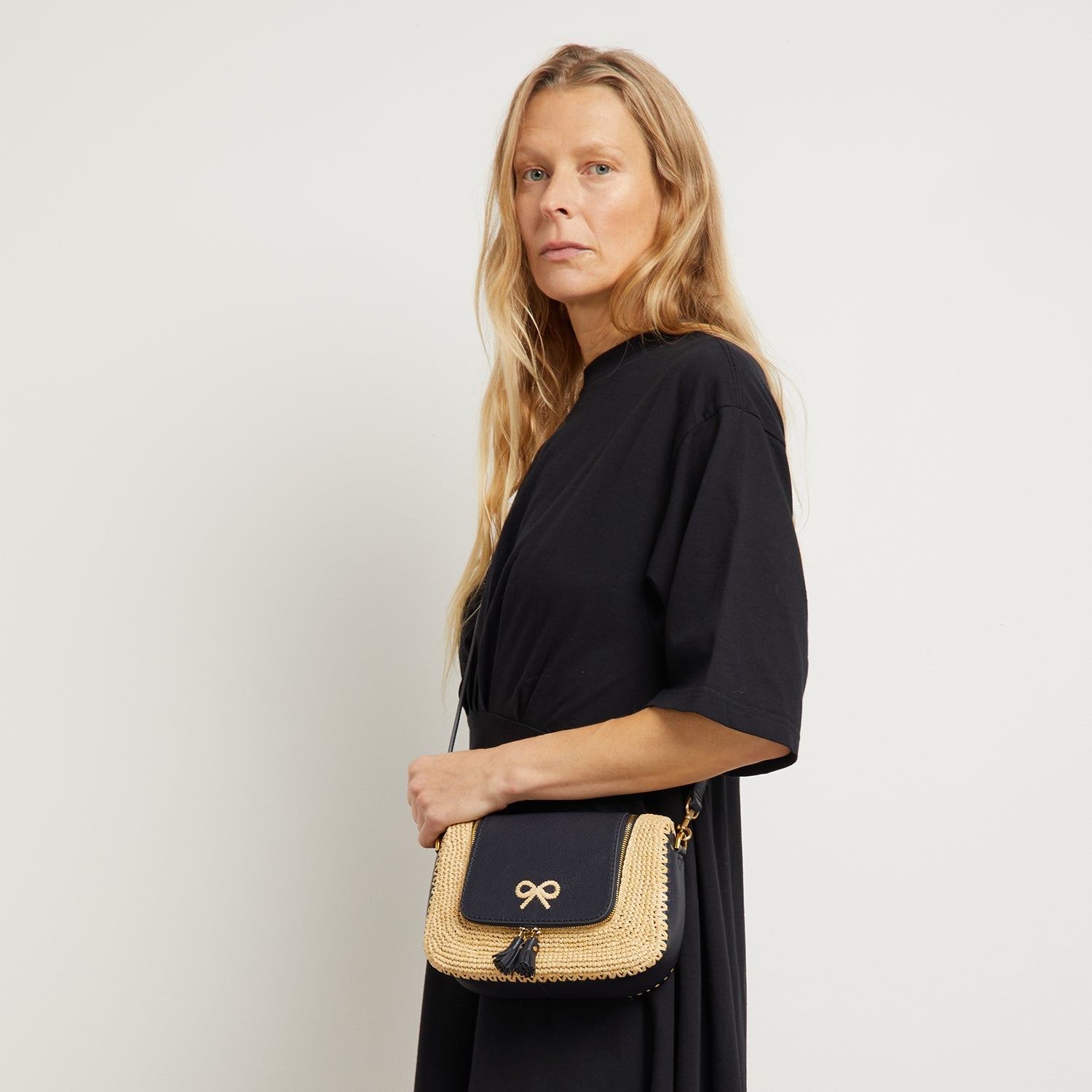 ANYA HINDMARCH☆Vere Raffia Small クロスボディバッグ【UK発】 Vere Raffia Small Cross-body | Anya Hindmarch UK