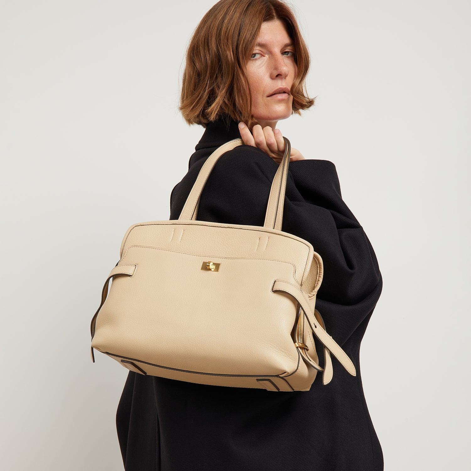新品未使用⭐︎ANYA HINDMARCH Wilsonウィルソンハンドバッグ Wilson: ウィルソン・ショルダーバッグ | Anya Hindmarch JP