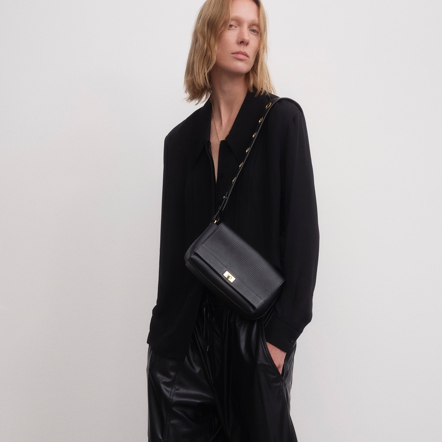 Mortimer Eyelet Cross-body -

          
            Crosshatch Leather in Black -
          

          Anya Hindmarch EU
