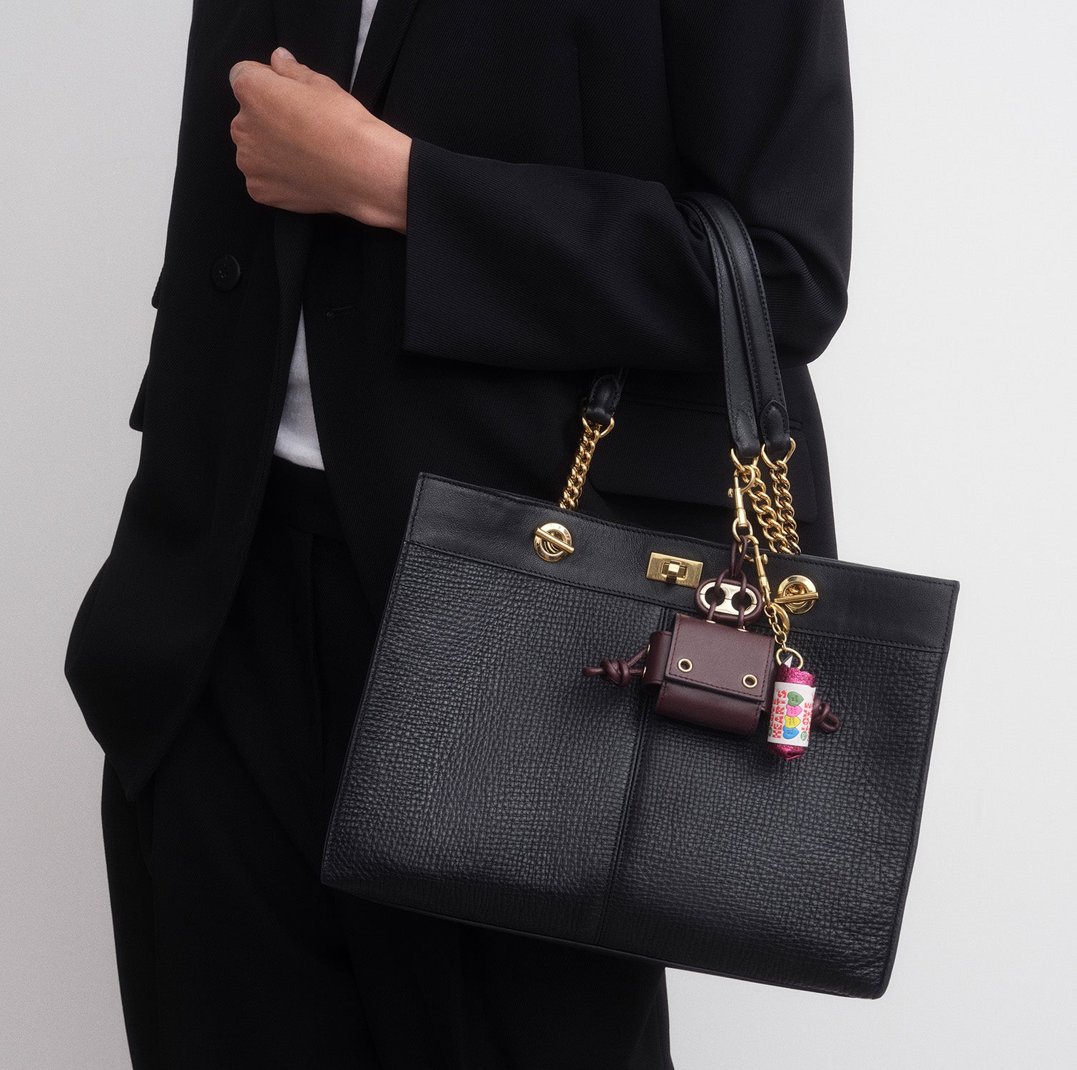 Mortimer Small Eyelet Chain Tote -

          
            Crosshatch Leather in Black -
          

          Anya Hindmarch EU
