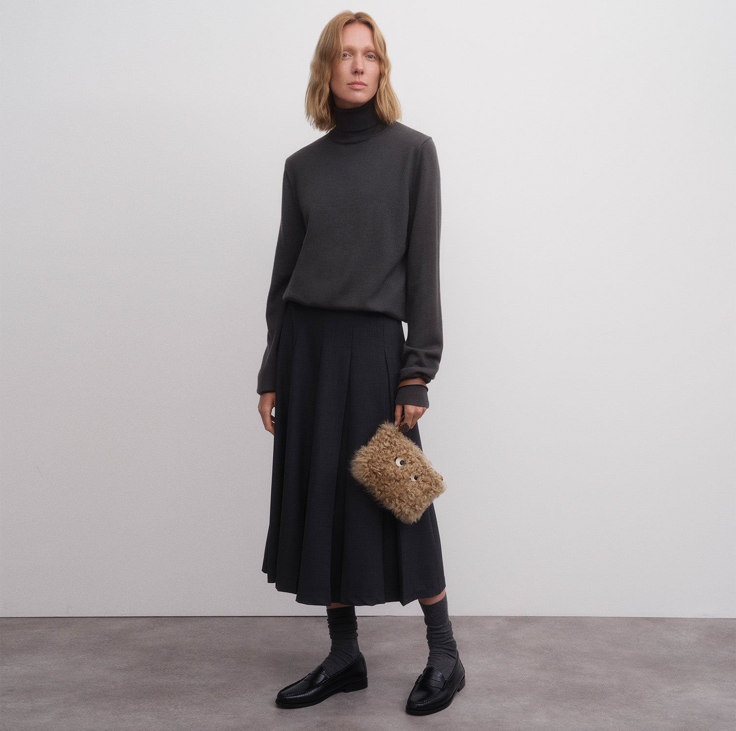 Shearling Eyes Clutch -

          
            Shearling/Smooth Leather leather in Taupe -
          

          Anya Hindmarch EU
