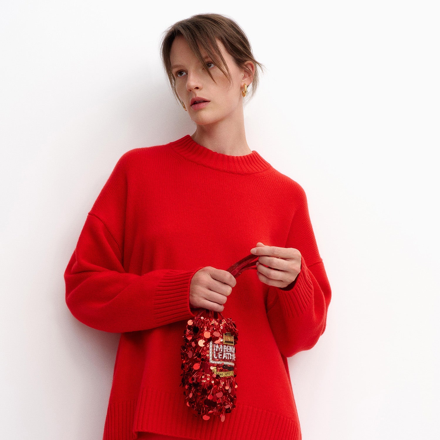 Anya Brands Imperial Leather Mini Bucket Bag -

          
            Satin/Sequins in Red -
          

          Anya Hindmarch EU
