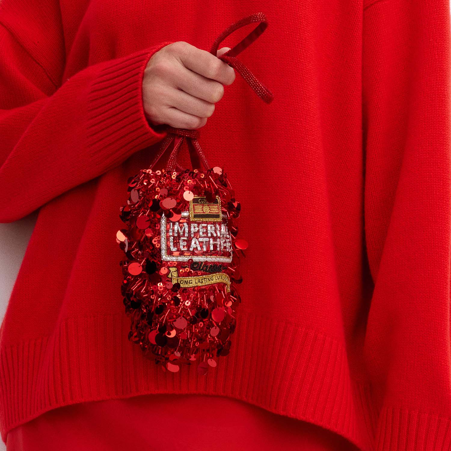 Anya Brands Imperial Leather Mini Bucket Bag -

          
            Satin/Sequins in Red -
          

          Anya Hindmarch EU
