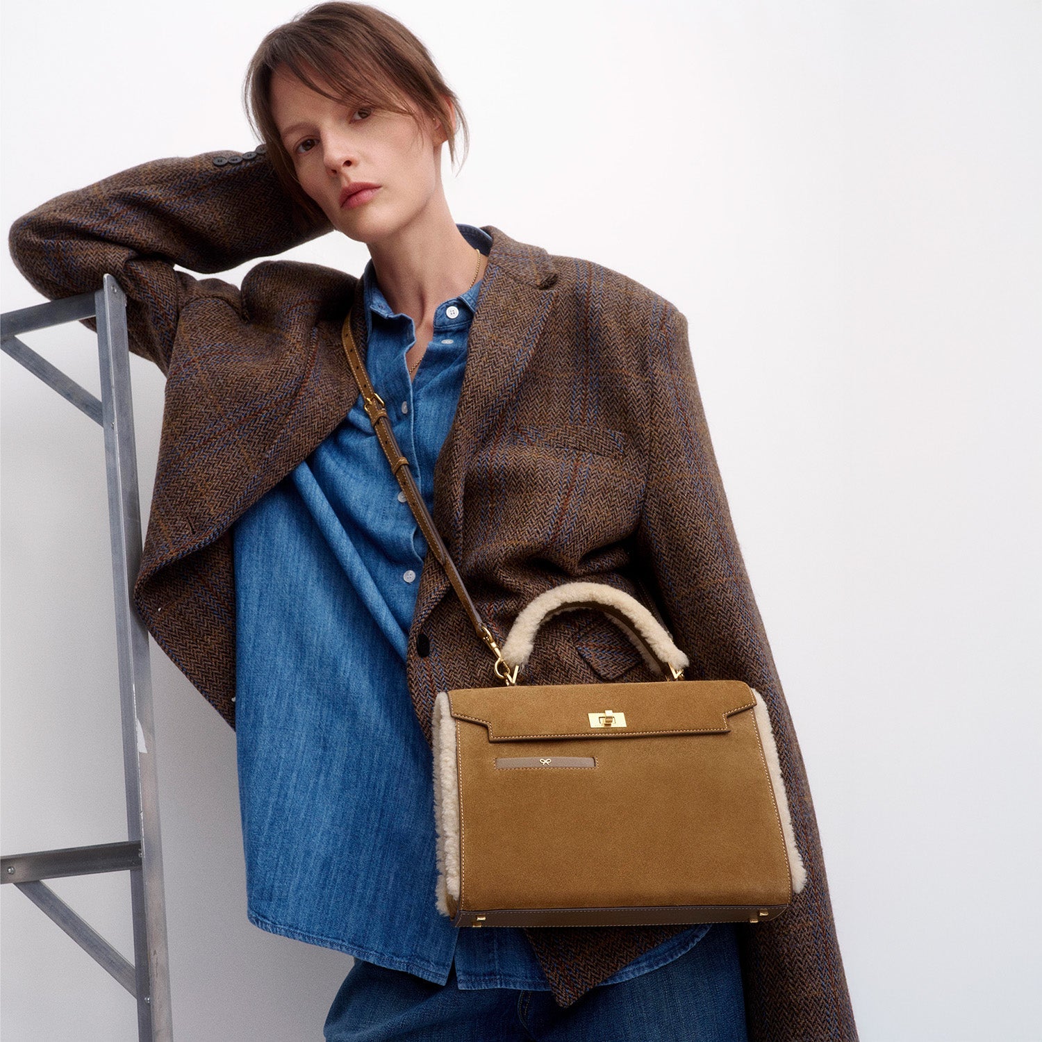 Mortimer Shearling Top Handle -

          
            Shearling/Suede Leather in Moutarde -
          

          Anya Hindmarch EU
