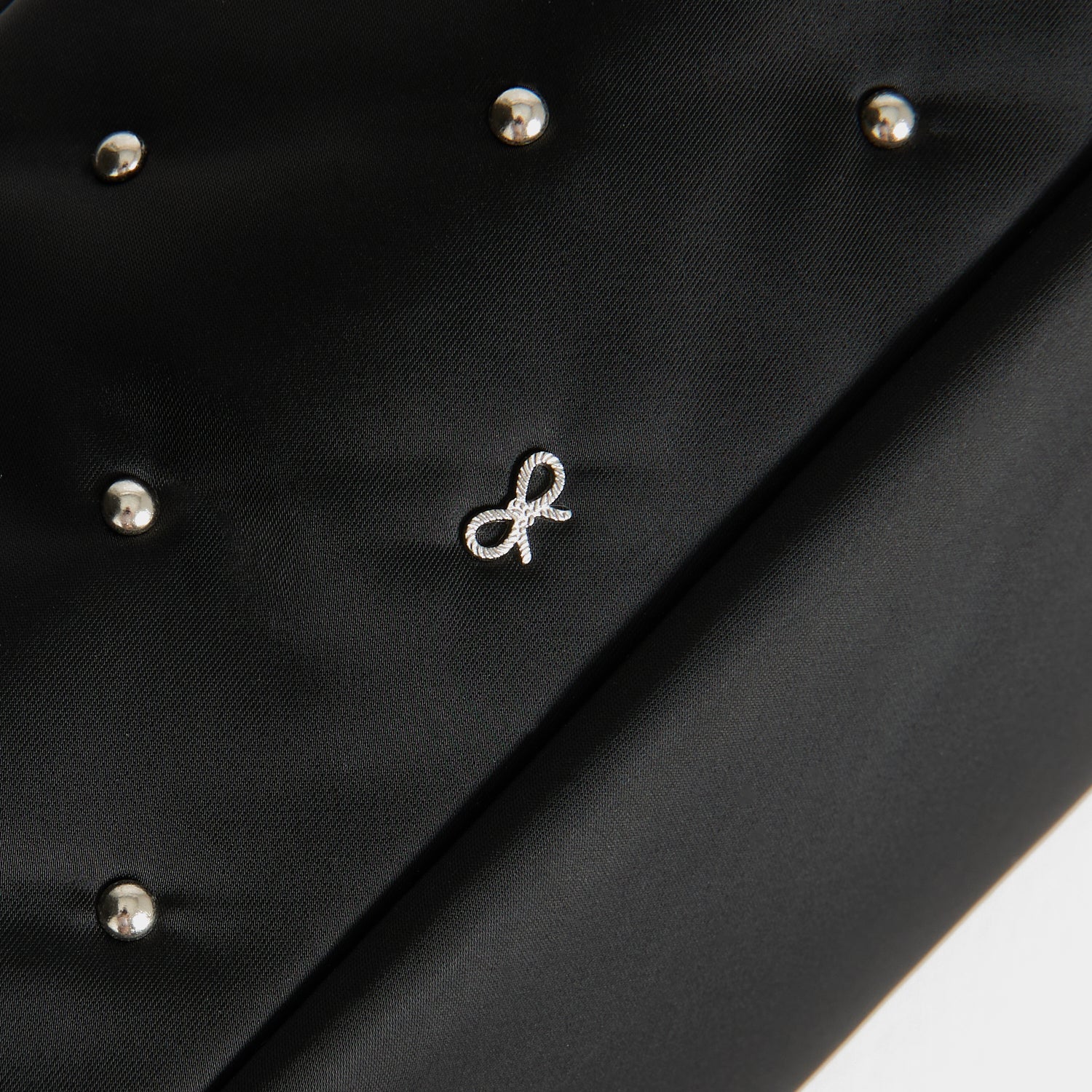 Studs Large Make-Up Pouch -

          
            Recycled Satin/Calf Leather in Black -
          

          Anya Hindmarch EU
