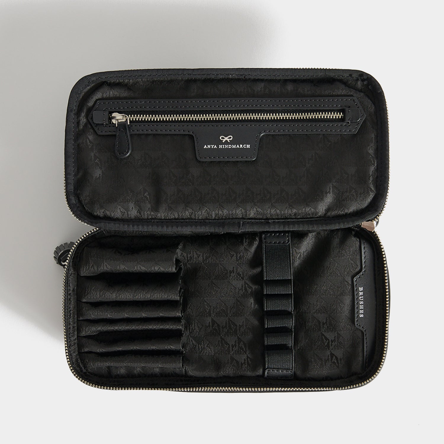 Studs Large Make-Up Pouch -

          
            Recycled Satin/Calf Leather in Black -
          

          Anya Hindmarch EU
