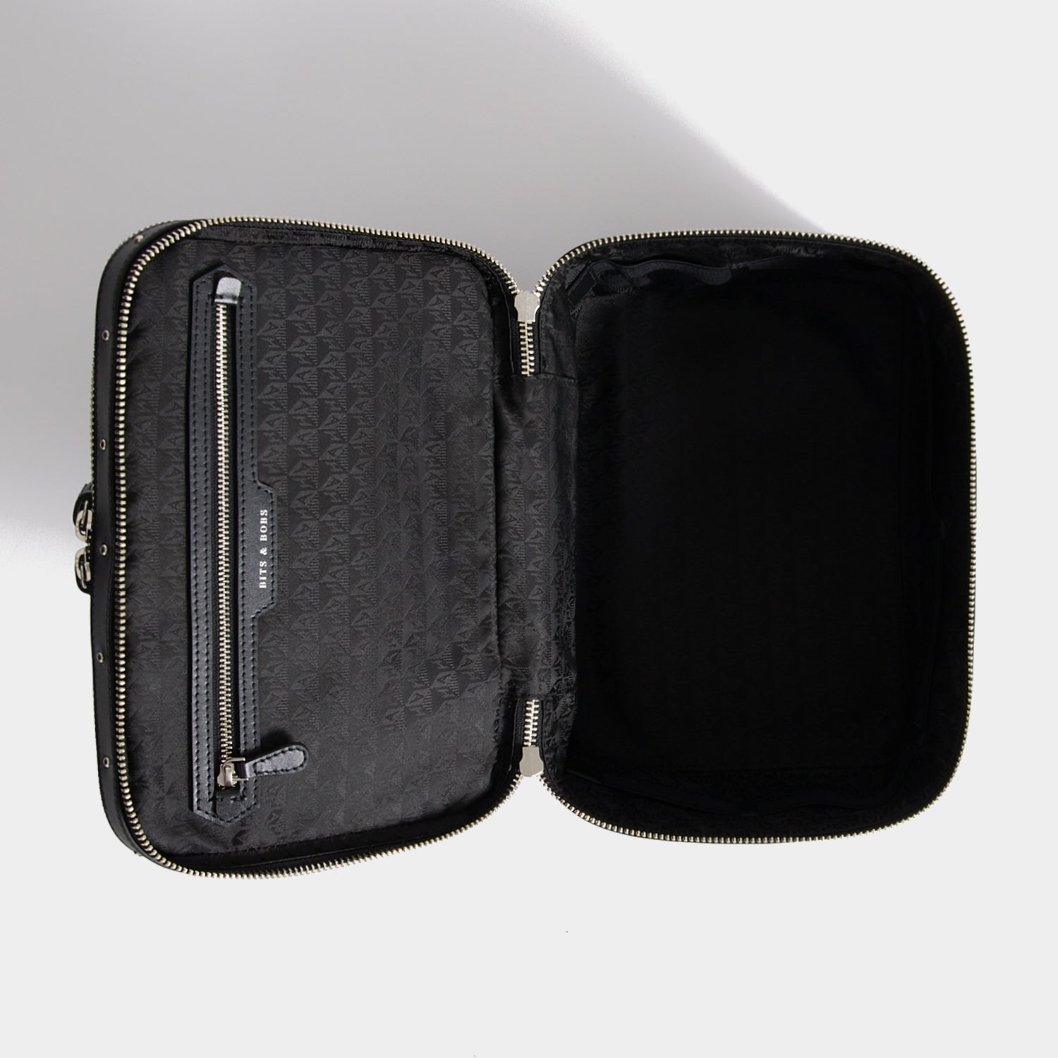 Studs Vanity Kit -

          
            Recycled Satin/Calf Leather in Black -
          

          Anya Hindmarch EU
