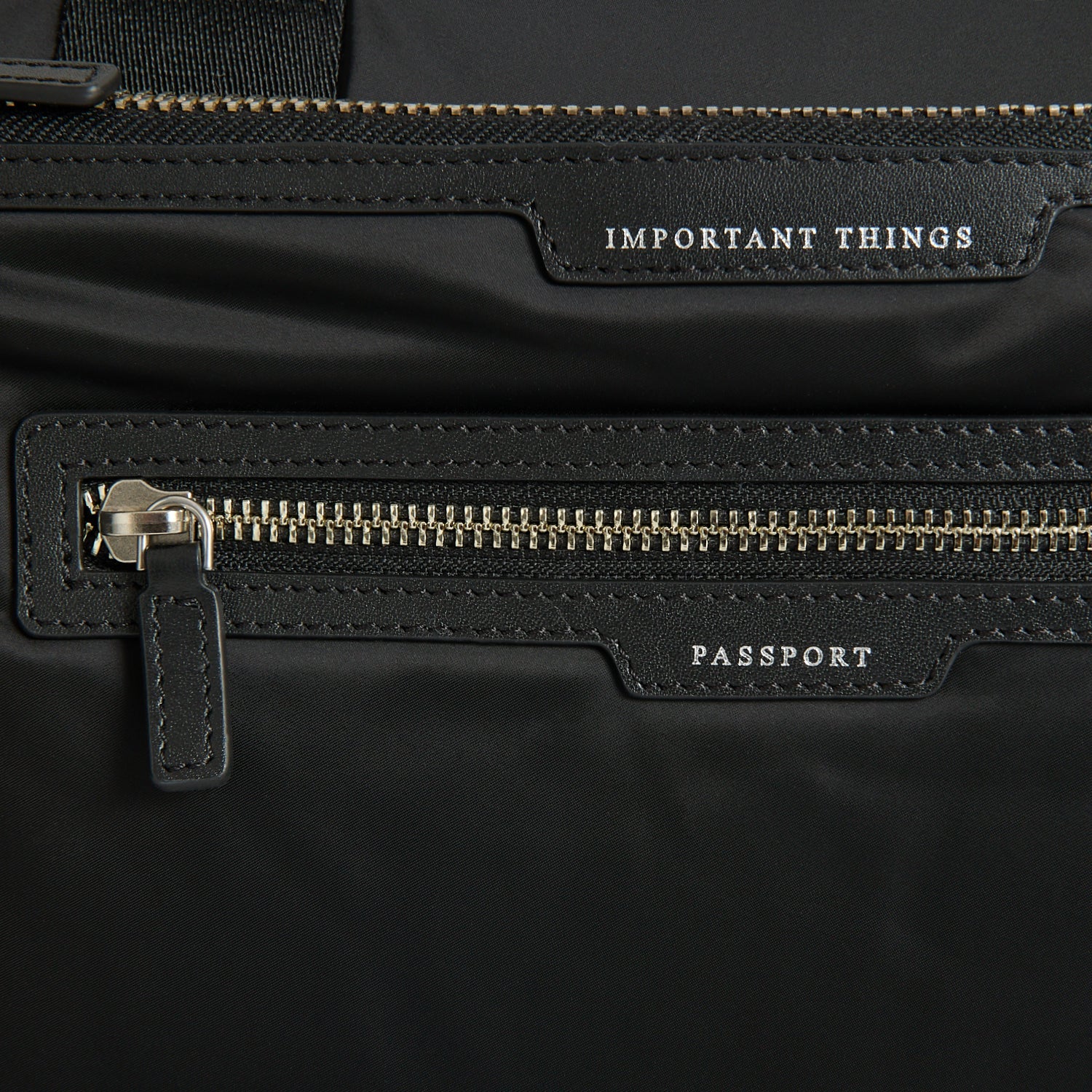 Studs In-Flight Maxi Travel Bag -

          
            Recycled Satin/Calf Leather in Black -
          

          Anya Hindmarch EU
