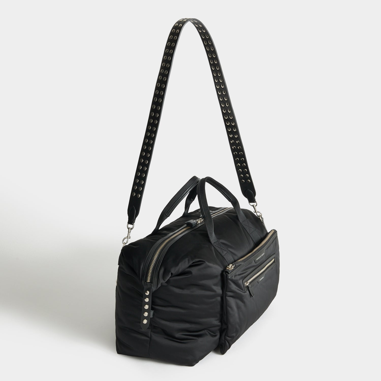 Studs In-Flight Maxi Travel Bag -

          
            Recycled Satin/Calf Leather in Black -
          

          Anya Hindmarch EU
