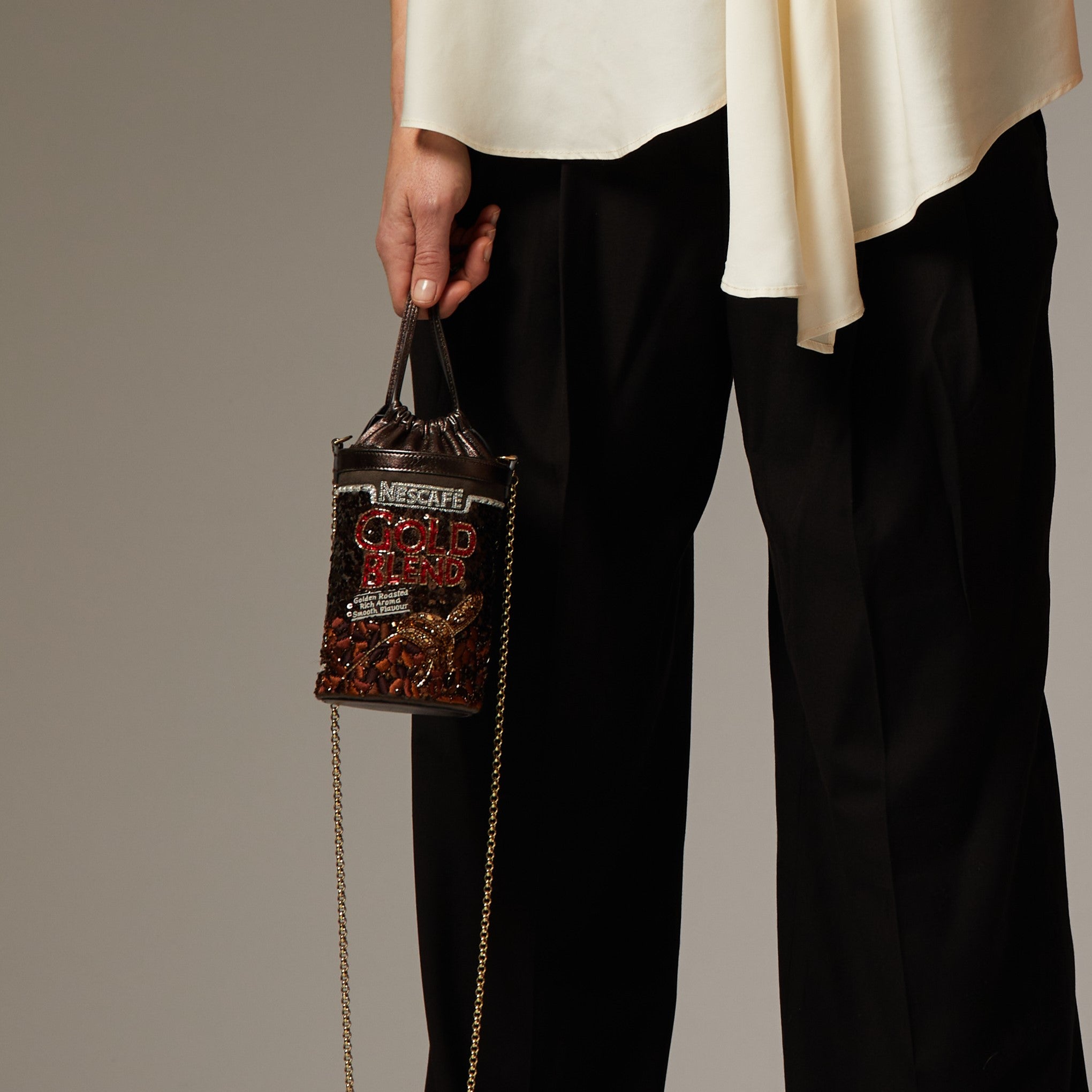 Anya Brands Gold Blend Mini Bucket Bag -

                  
                    Sequins in Chocolate -
                  

                  Anya Hindmarch EU
