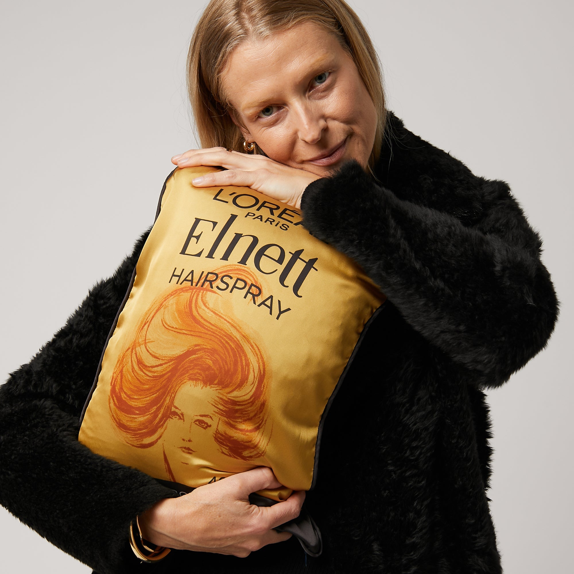 Anya Brands Elnett Pillow -

                  
                    Silk in Gold -
                  

                  Anya Hindmarch EU
