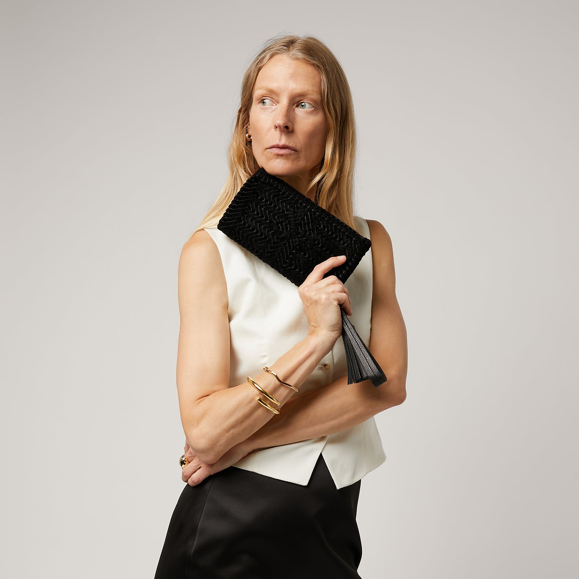 Neeson Velvet Tassel Clutch -

                  
                    Ribbon in Black Velvet -
                  

                  Anya Hindmarch EU
