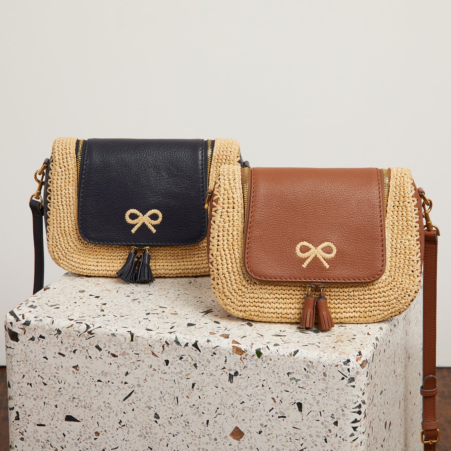ANYA HINDMARCH☆Vere Raffia Small クロスボディバッグ【UK発】 Raffia Vere Small Soft Satchel Cross-body | Anya Hindmarch EU