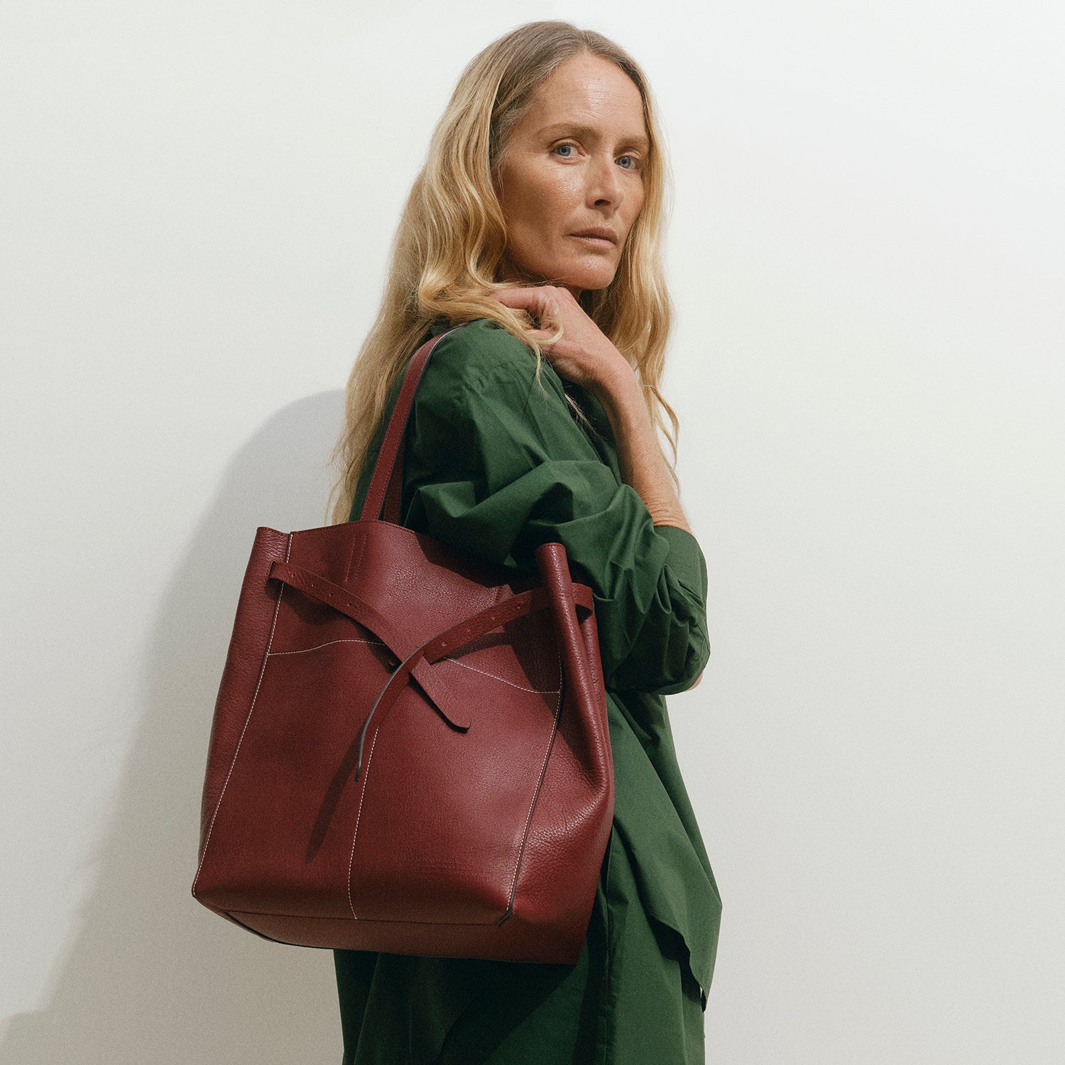 Return to Nature N/S Tote -

          
            Natural Grain Leather in Rosewood -
          

          Anya Hindmarch EU
