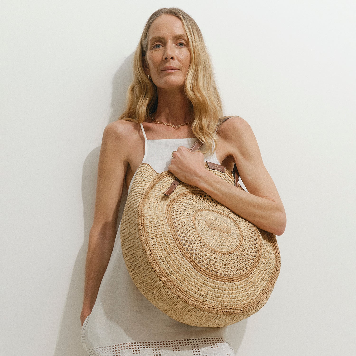 Raffia Round Bow Tote -

          
            Raffia in Natural -
          

          Anya Hindmarch EU
