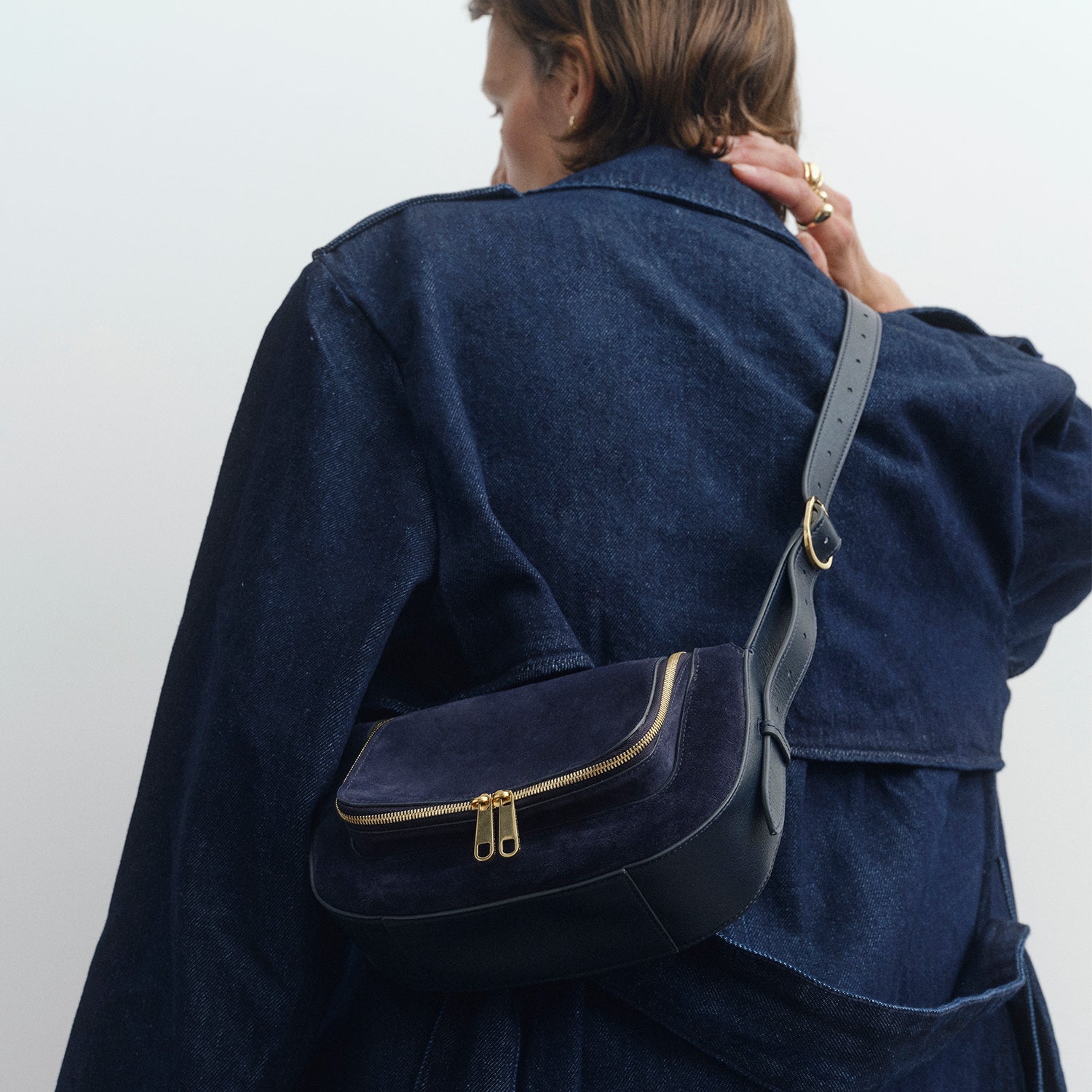 Vere Small Cross-body -

          
            Suede/Calf Leather in Marine -
          

          Anya Hindmarch EU
