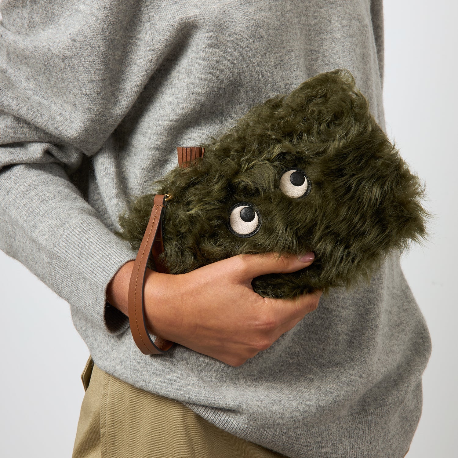 Shearling Eyes Clutch -

          
            Shearling/Smooth Leather in Khaki Green -
          

          Anya Hindmarch EU
