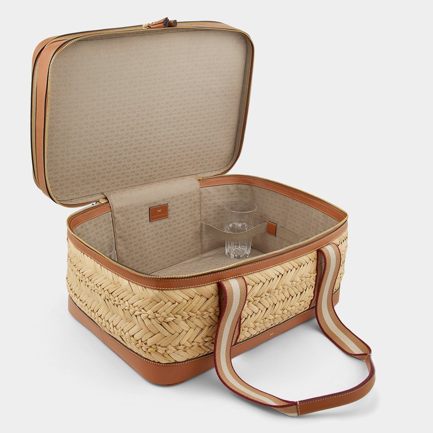 Walton Picnic Hamper -

          
            Seagrass in Natural -
          

          Anya Hindmarch EU
