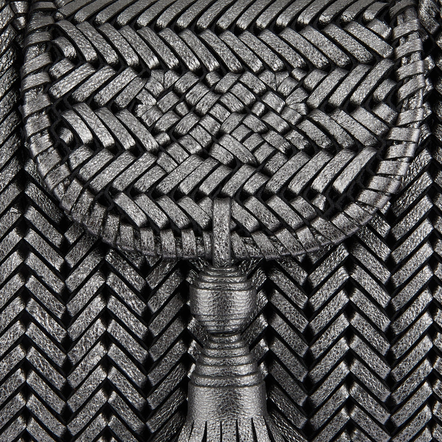 Neeson Tassel Tote -

                  
                    Metallic Leather in Anthracite -
                  

                  Anya Hindmarch EU
