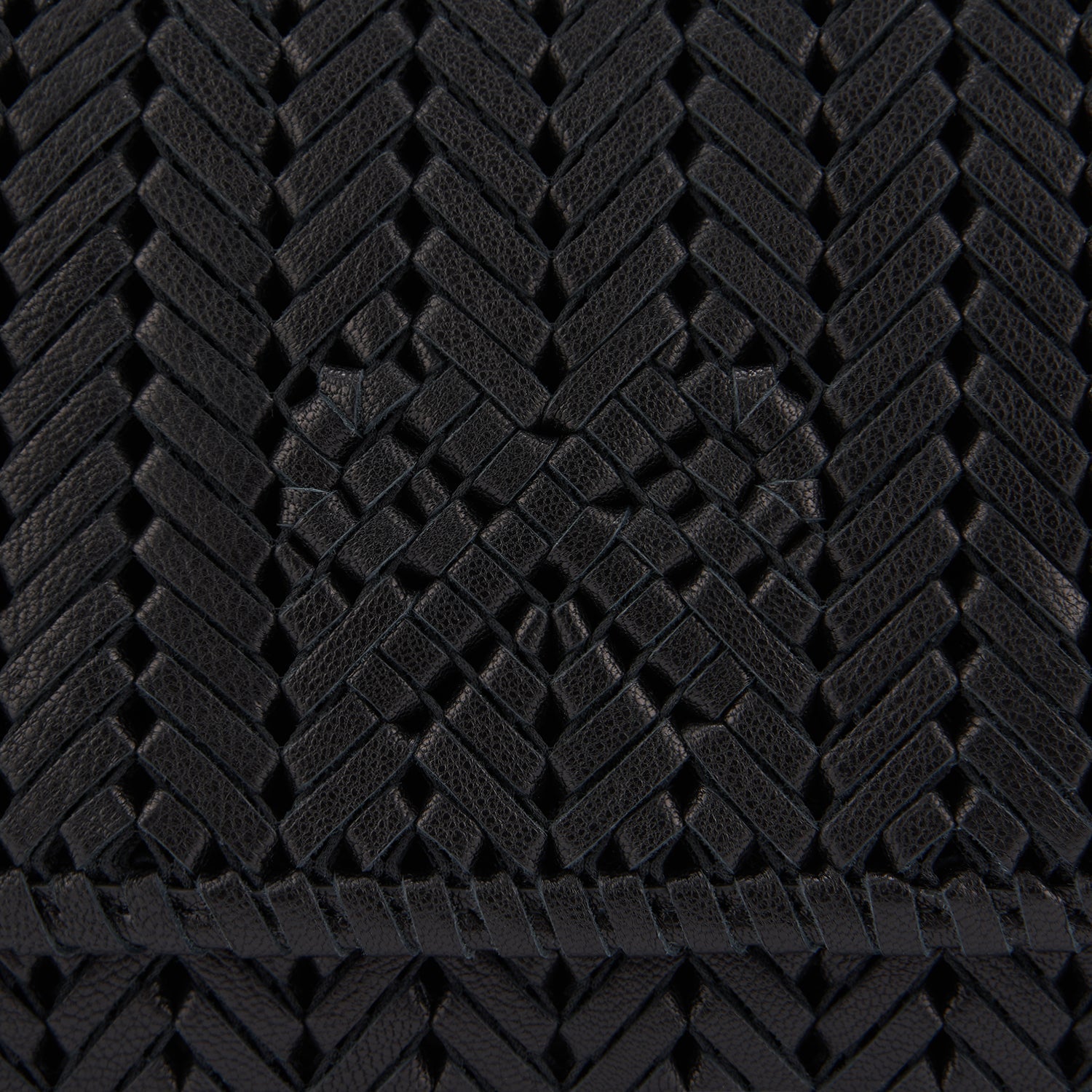 Neeson Chain Cross-body -

                  
                    Capra Leather in Black -
                  

                  Anya Hindmarch EU
