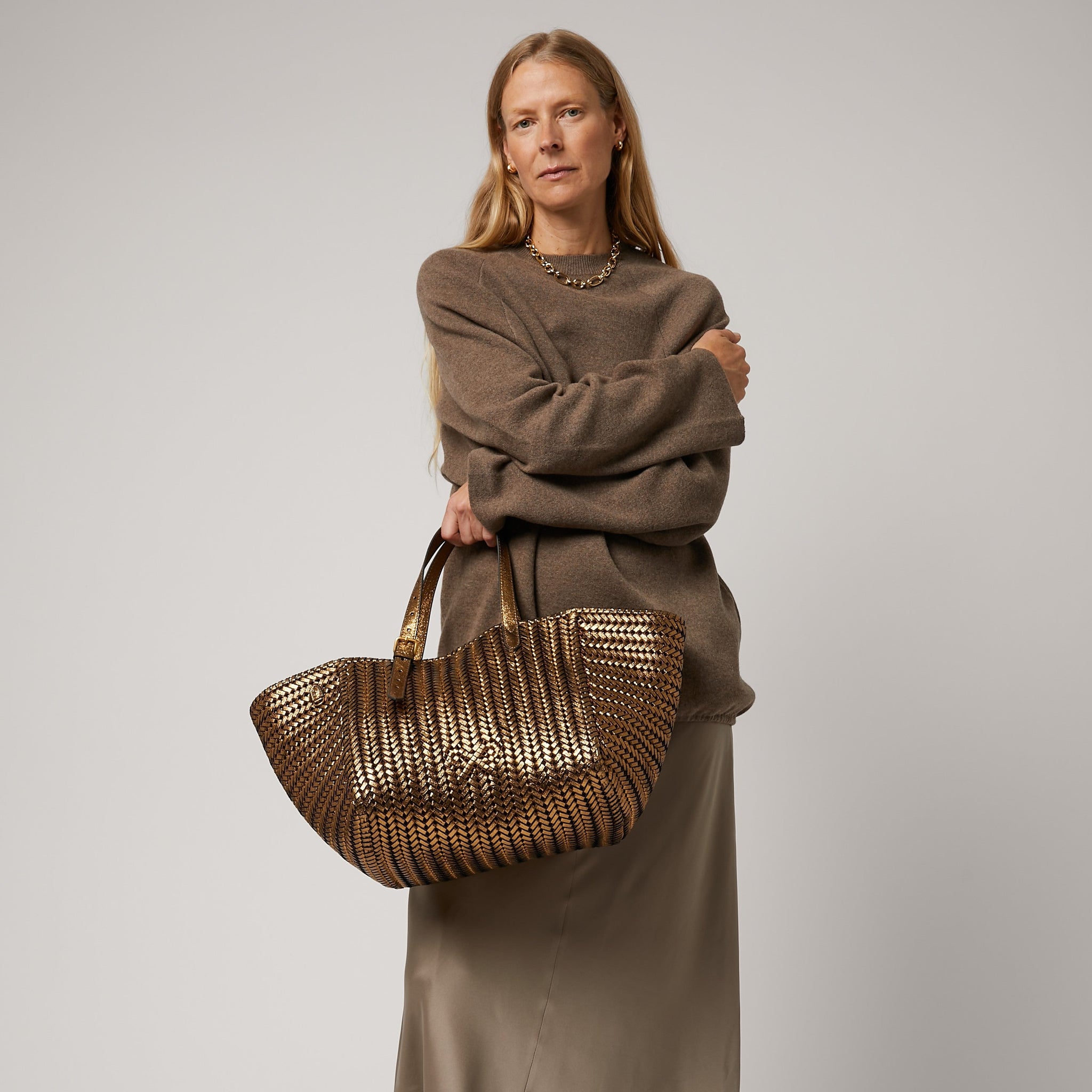 Neeson Square Tote -

                  
                    Metallic Leather in Bronze -
                  

                  Anya Hindmarch EU
