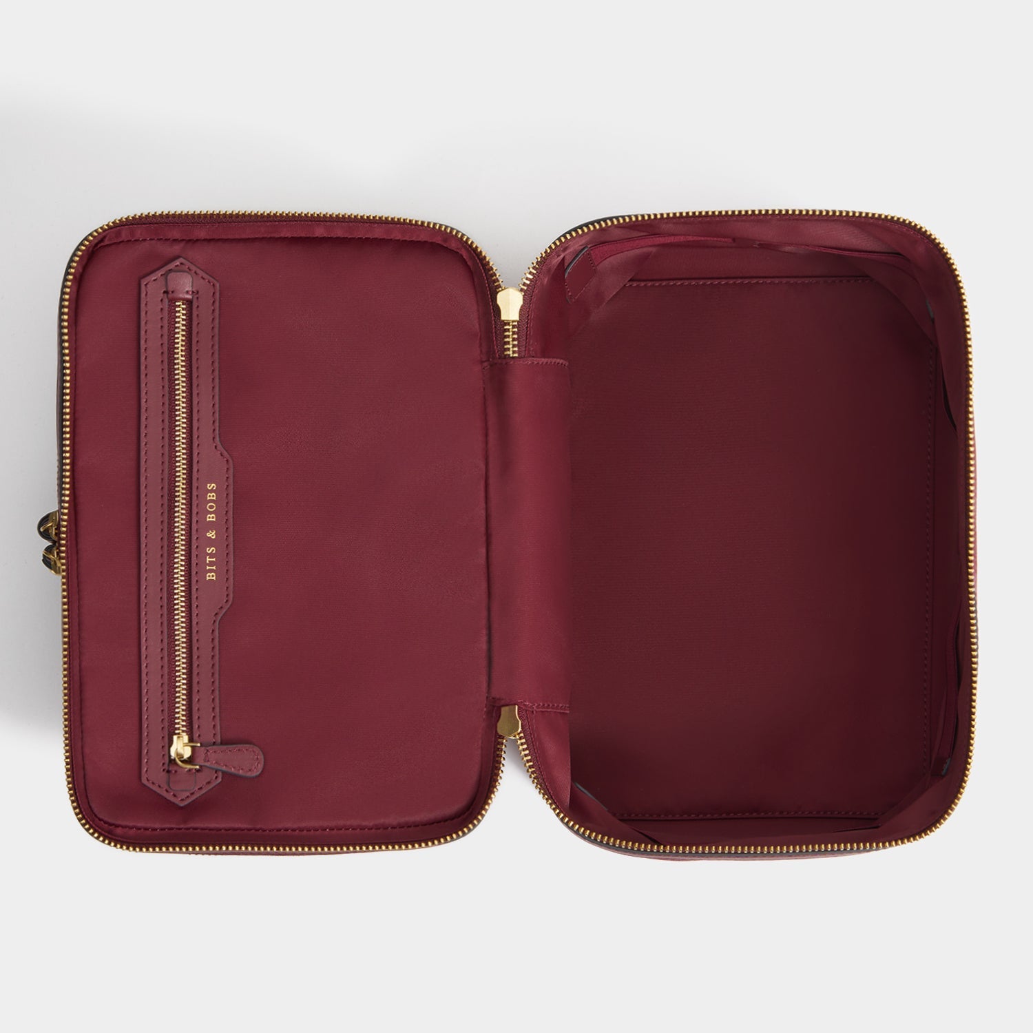 Logo Vanity Kit -

          
            Recycled Nylon in Medium Red -
          

          Anya Hindmarch EU
