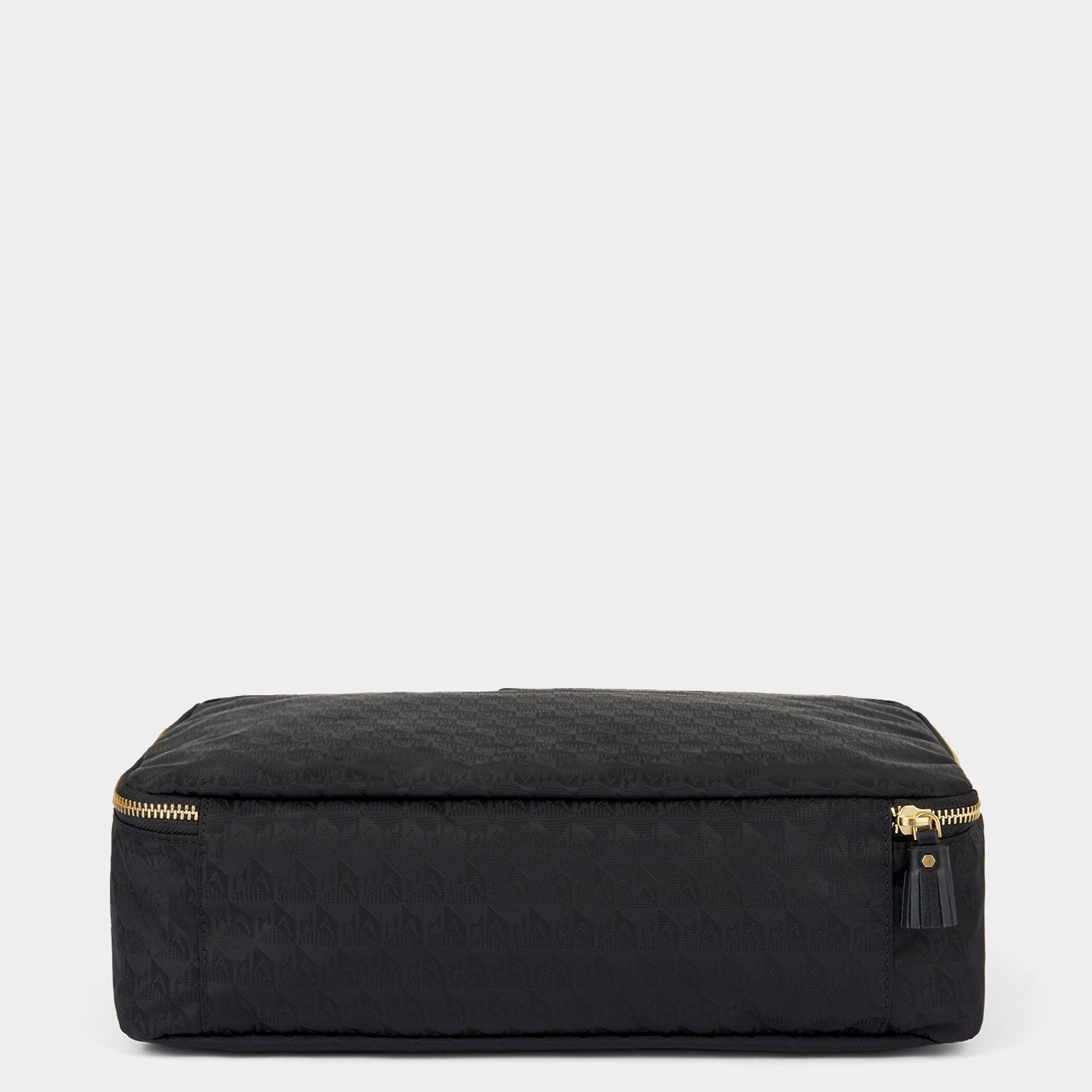 Logo Medium Packing Cube -

          
            Recycled Nylon in Black -
          

          Anya Hindmarch EU
