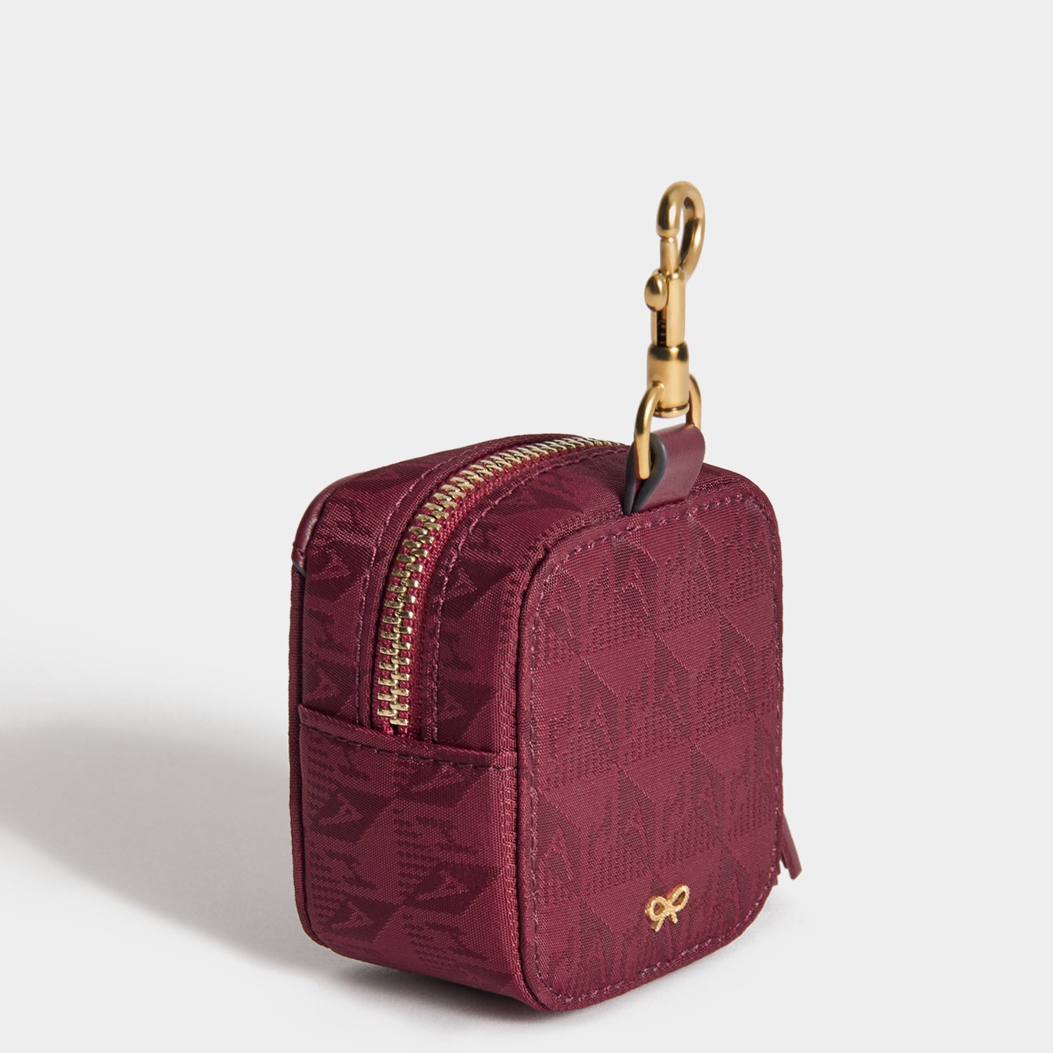 Logo Ear Phones Travel Pouch -

          
            Jacquard Nylon in Medium Red -
          

          Anya Hindmarch EU
