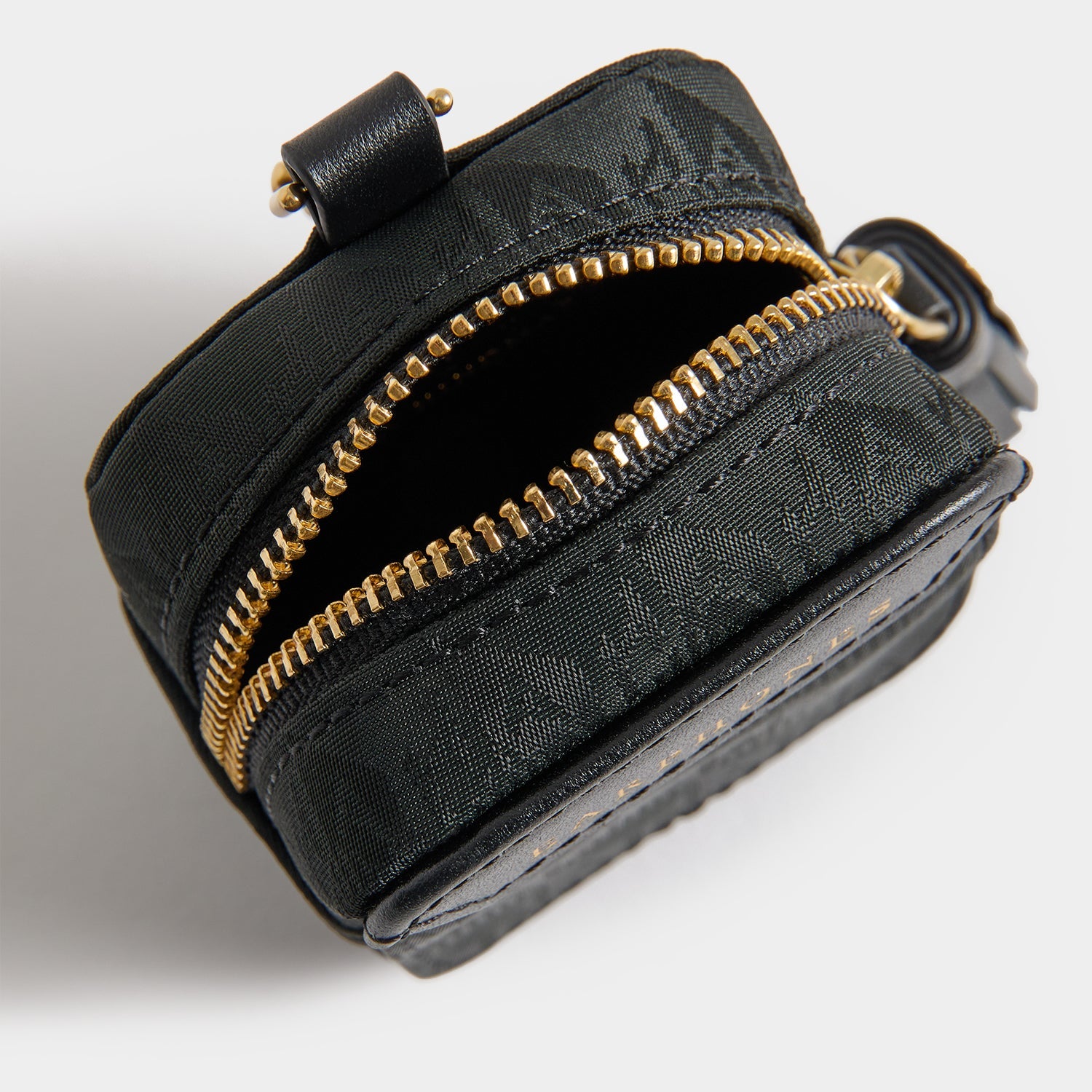 Logo Ear Phones Travel Pouch -

          
            Jacquard Nylon in Black -
          

          Anya Hindmarch EU
