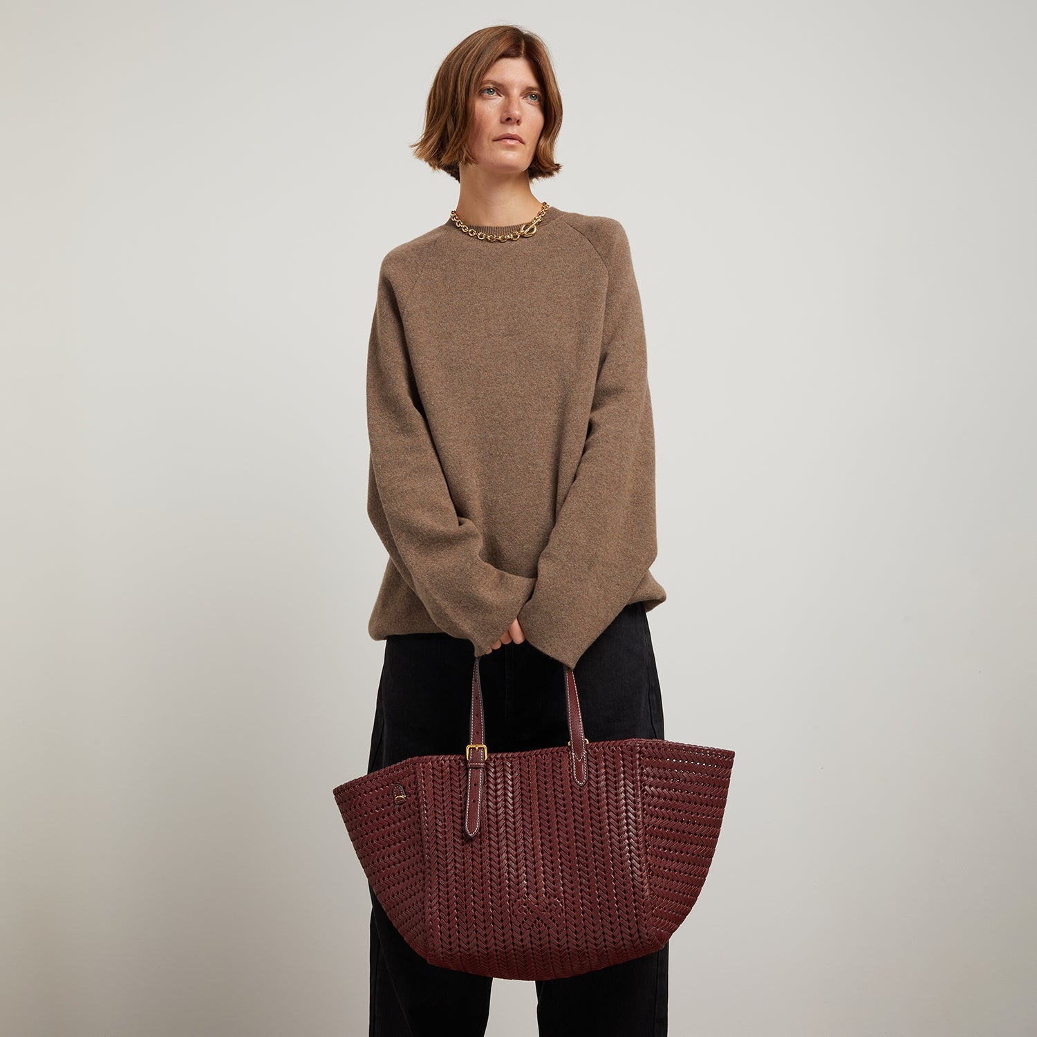 Neeson Square Tote -

                  
                    Capra Leather in Rosewood -
                  

                  Anya Hindmarch EU
