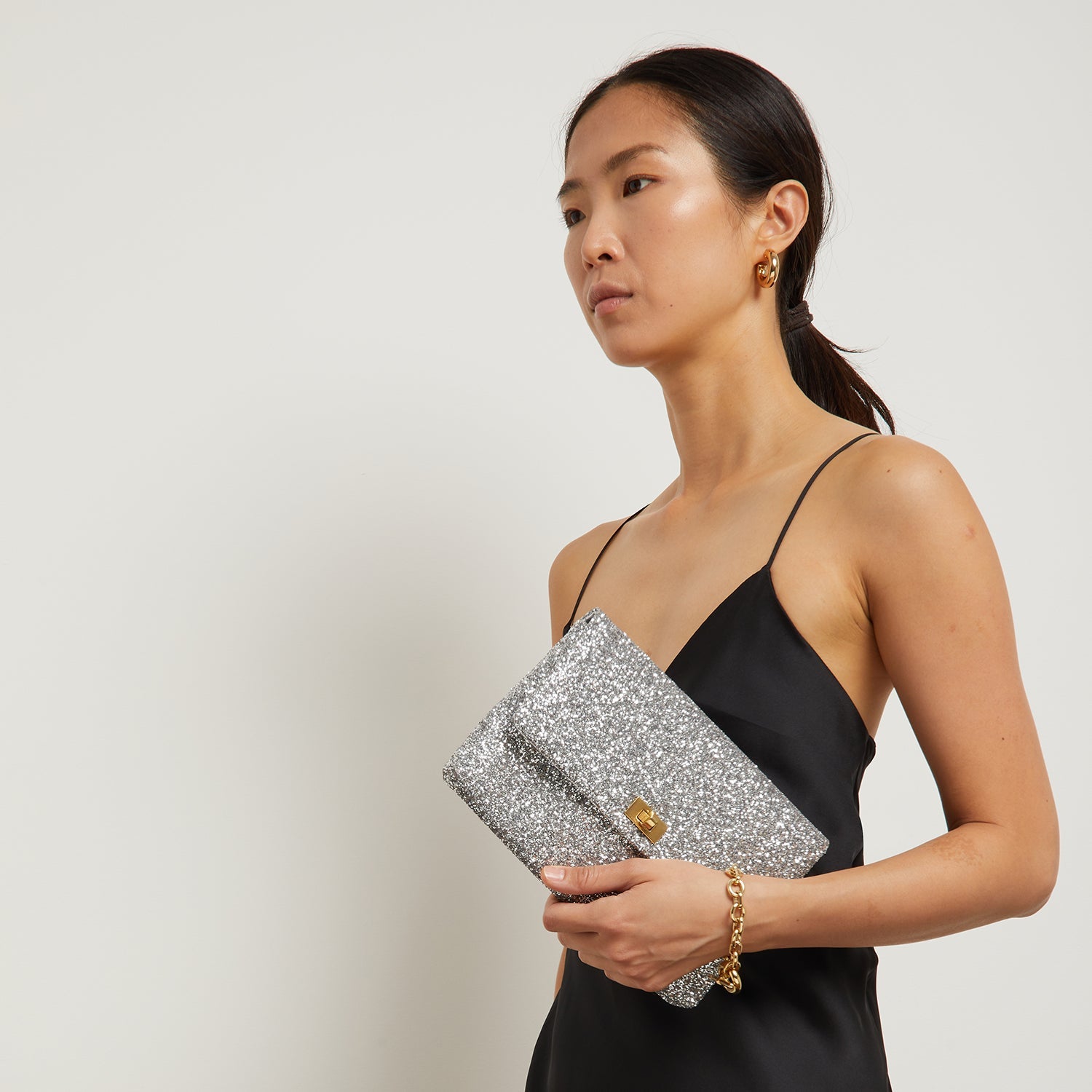Valorie Clutch -

                  
                    Glitter in Silver -
                  

                  Anya Hindmarch EU
