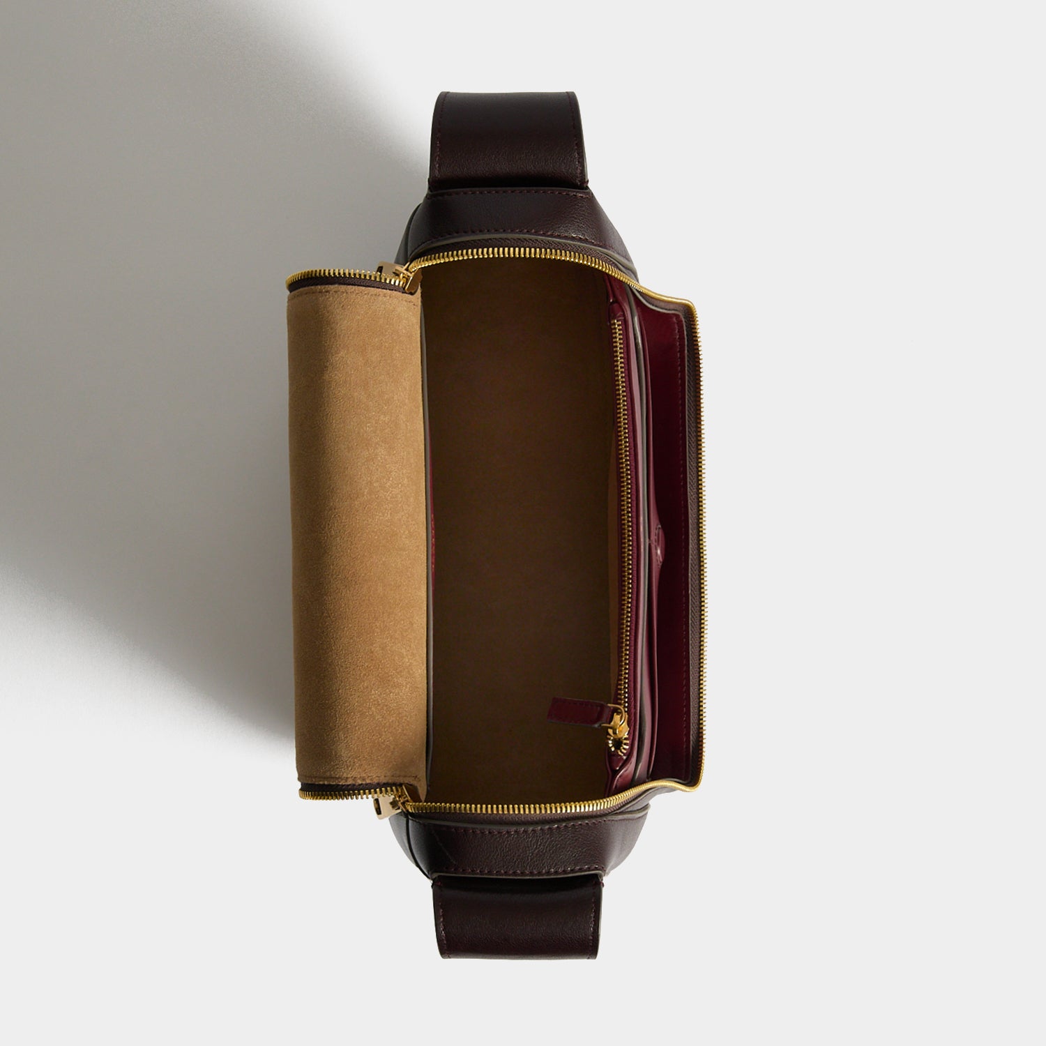 Vere Shoulder Bag -

          
            Calf Leather in Grape -
          

          Anya Hindmarch EU
