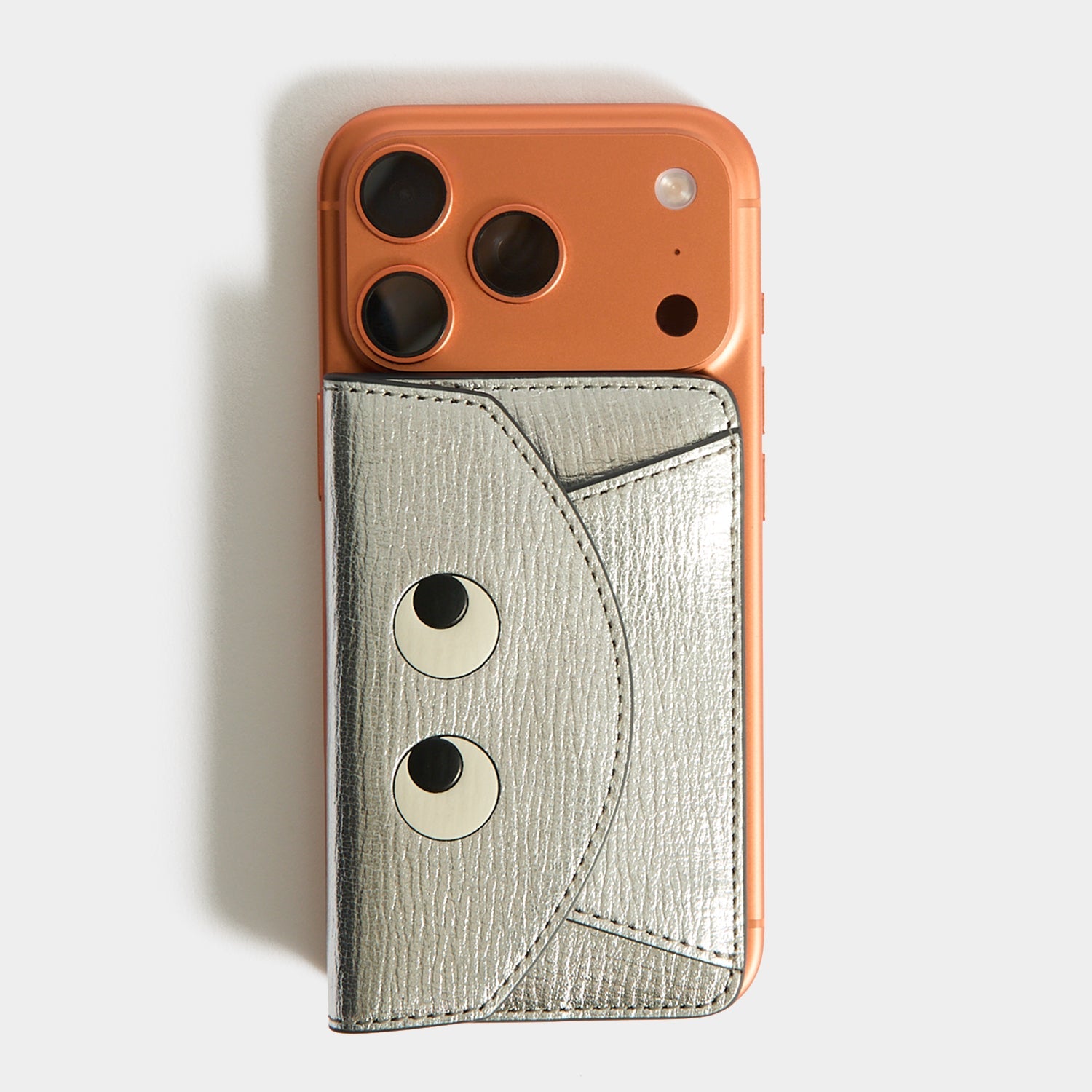 Eyes MagSafe Envelope Card Case -

          
            Capra Leather in Silver -
          

          Anya Hindmarch EU
