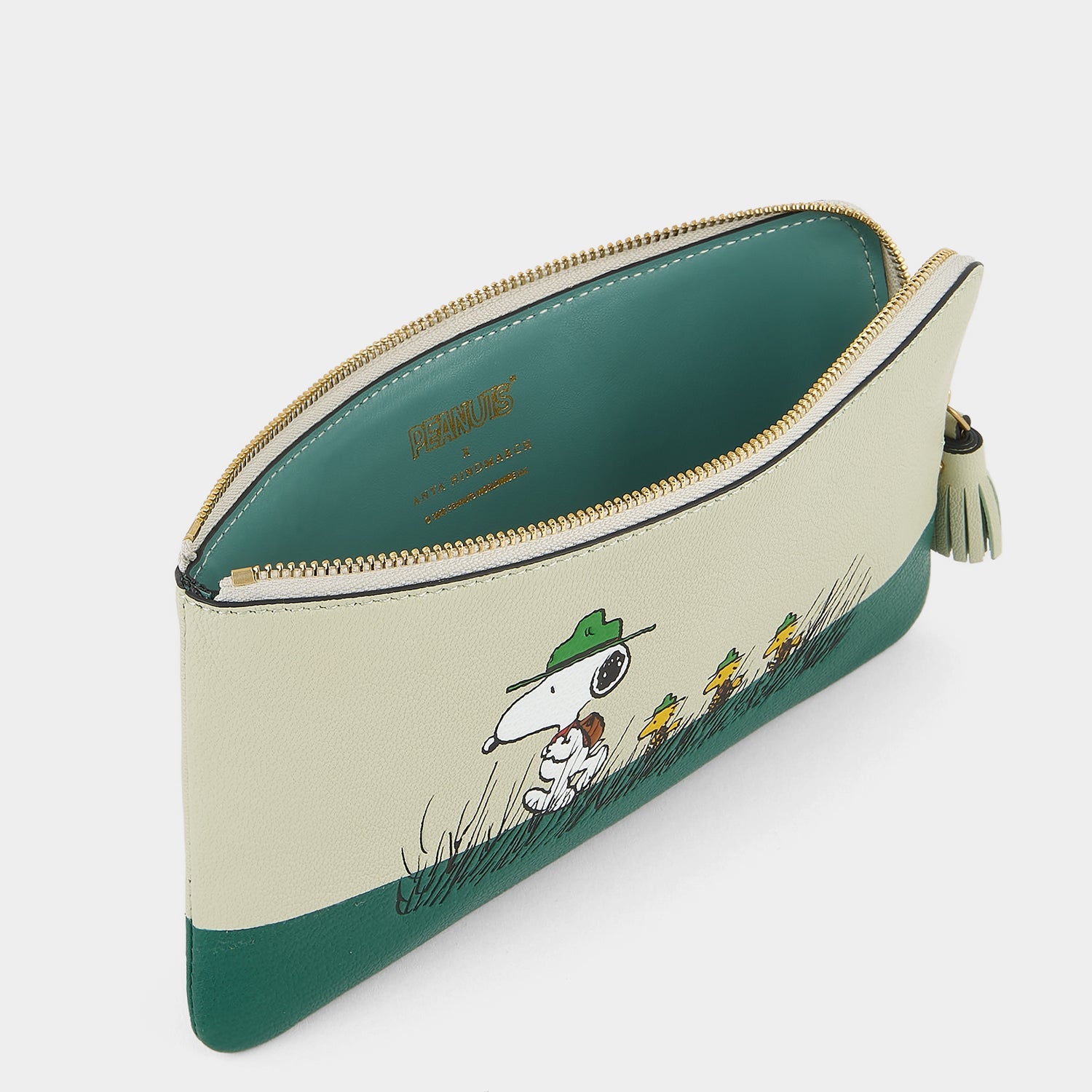 Peanuts Snoopy Zip Loose Pocket -

          
            Capra Leather in Eau De Nil Green -
          

          Anya Hindmarch EU
