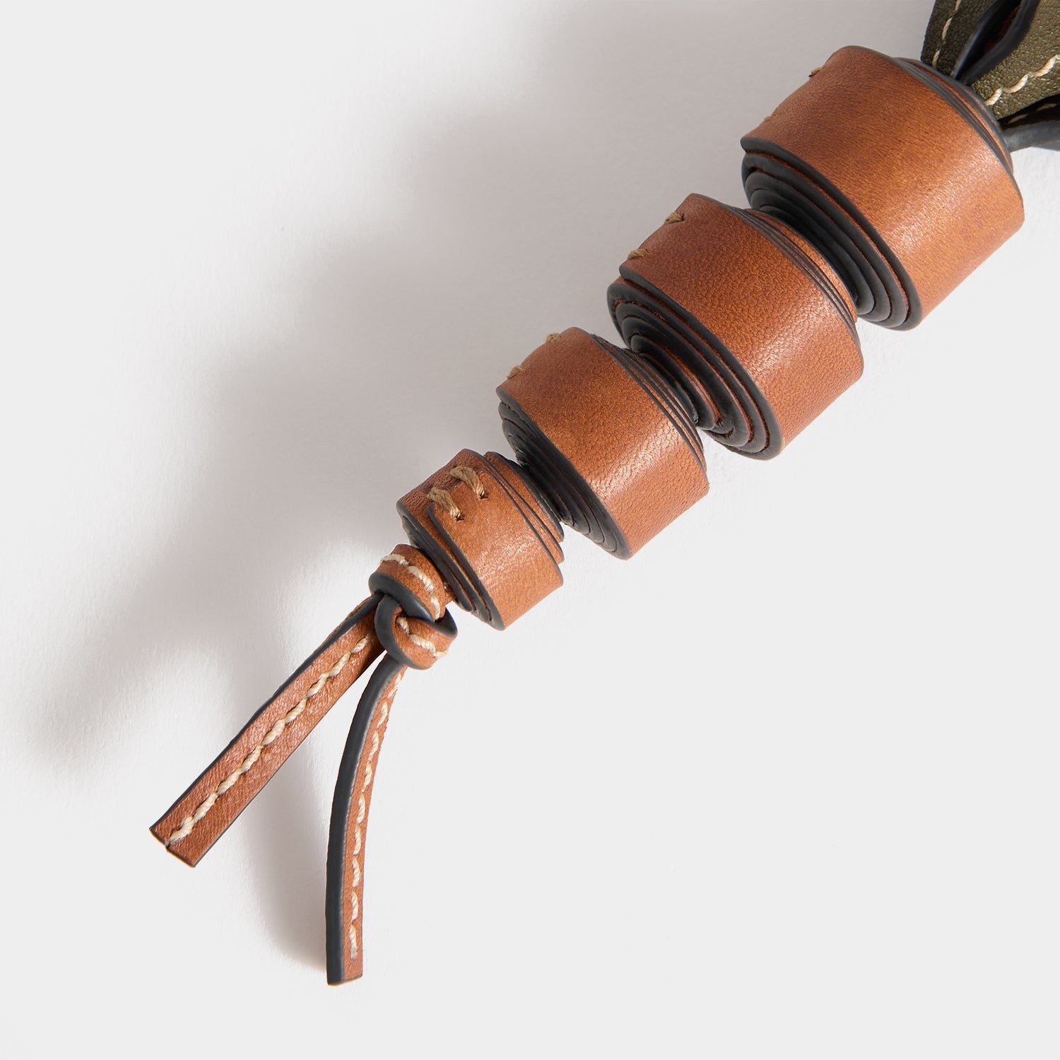 Return to Nature Carrot Charm -

          
            Compostable Leather in Pecan -
          

          Anya Hindmarch EU
