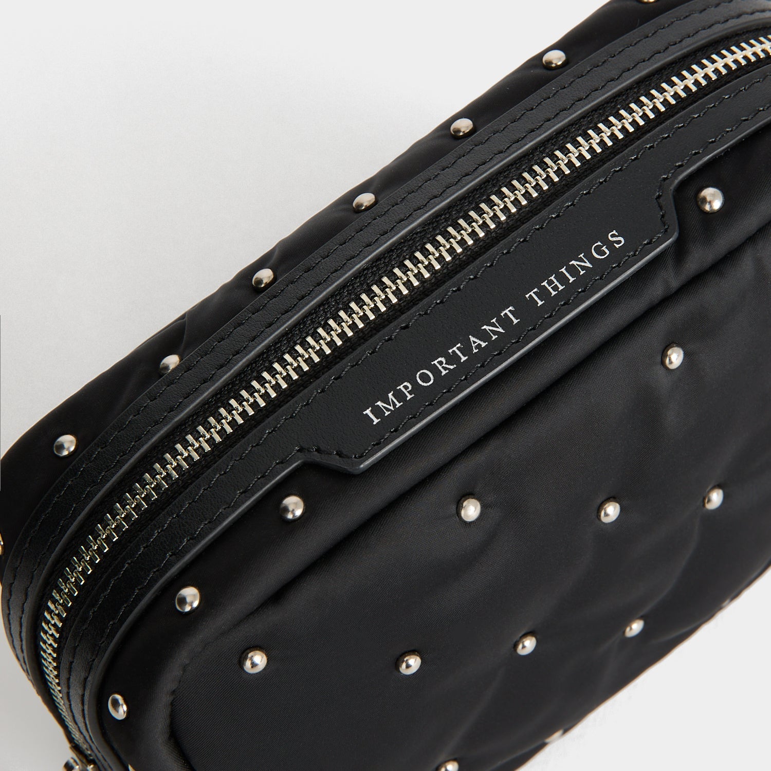 Studs Important Things Pouch -

          
            Recycled Satin/Calf Leather in Black -
          

          Anya Hindmarch EU
