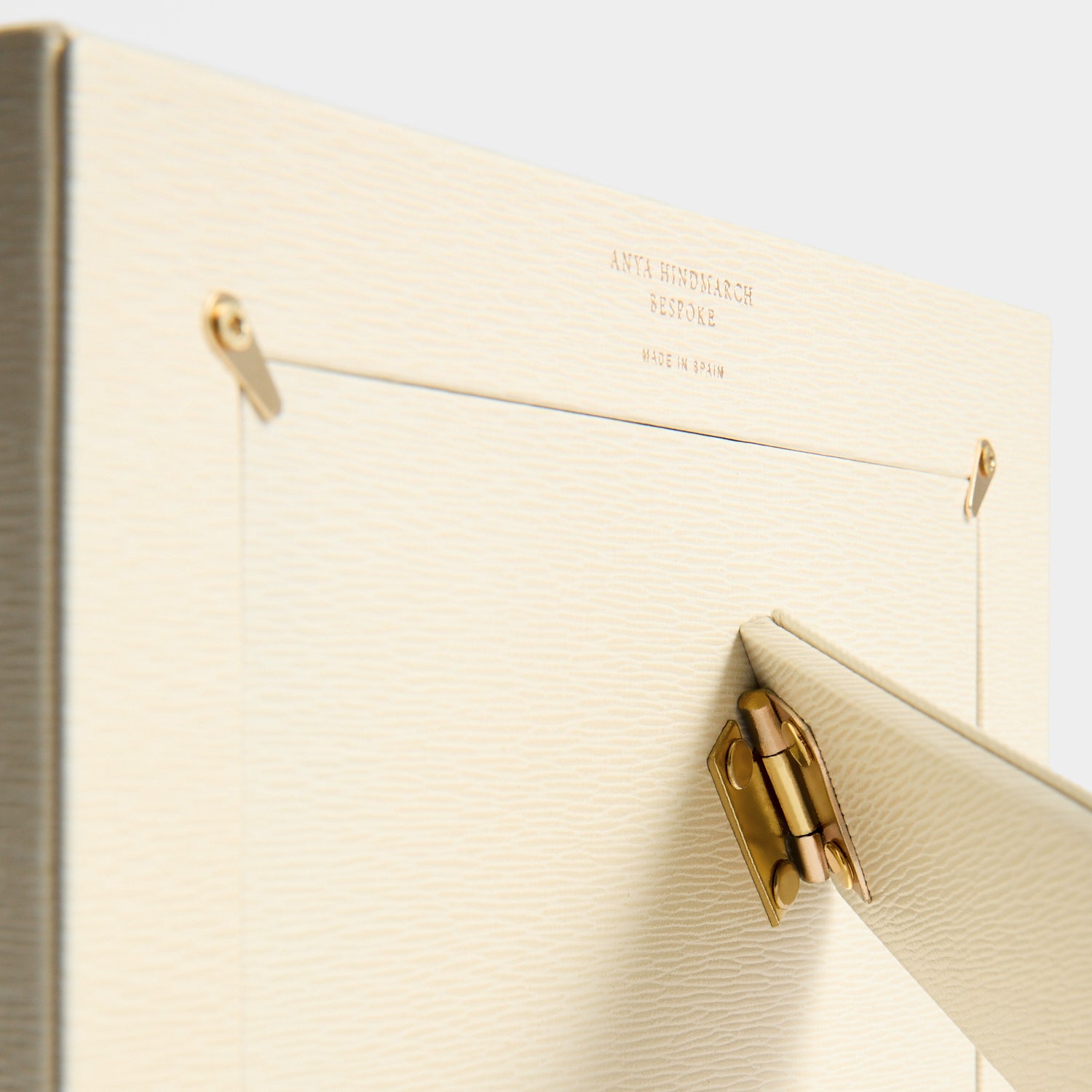 Bespoke Shaftesbury 6x4 Frame -

          
            London Grain in Bone -
          

          Anya Hindmarch EU
