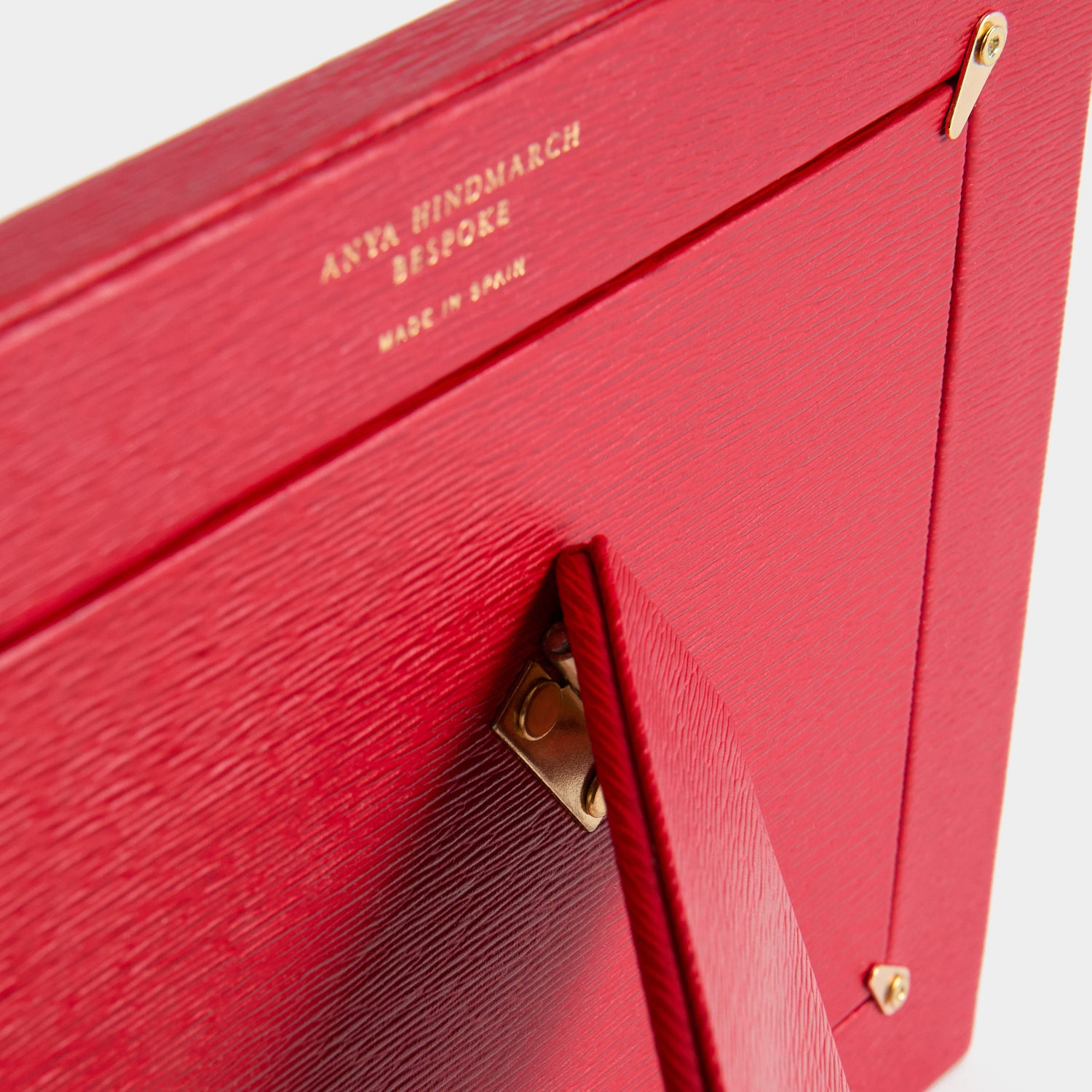 Bespoke Shaftesbury 6x4 Frame -

          
            London Grain in Red -
          

          Anya Hindmarch EU
