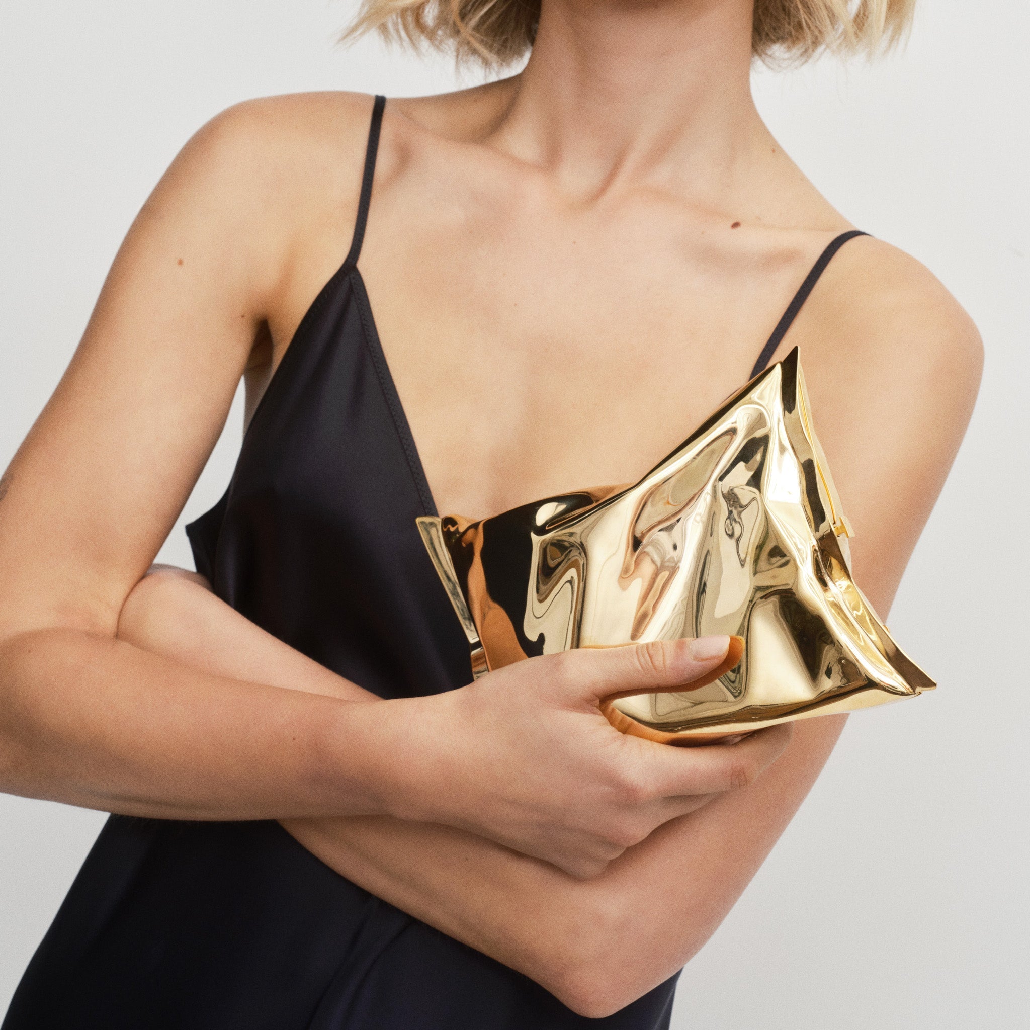 Crisp Packet Clutch -

          
            Brass in Pale Gold -
          

          Anya Hindmarch EU
