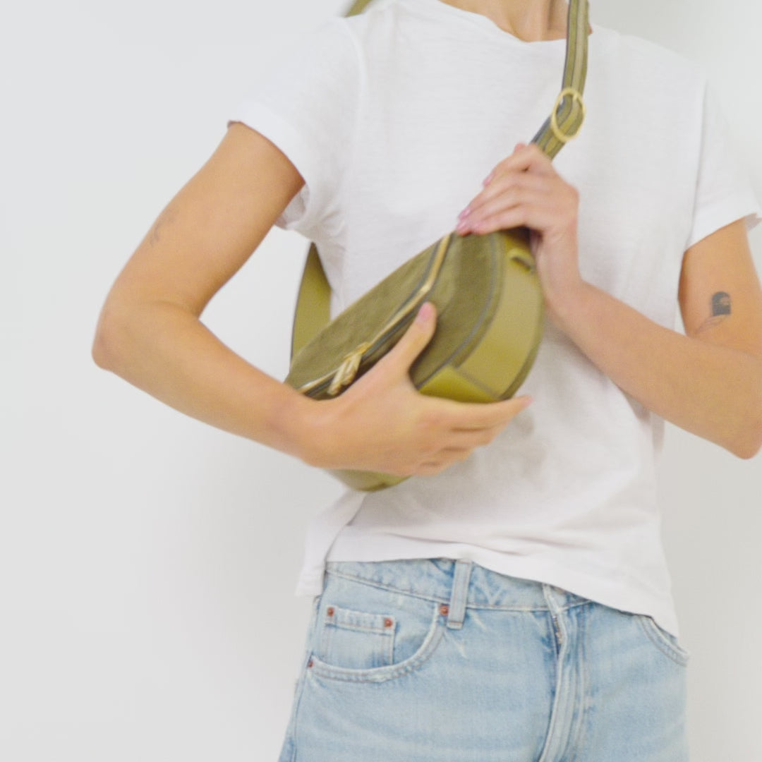 Vere Small Cross-body -

          
            Suede Leather/Calf Leather in Bonsai Green -
          

          Anya Hindmarch EU
