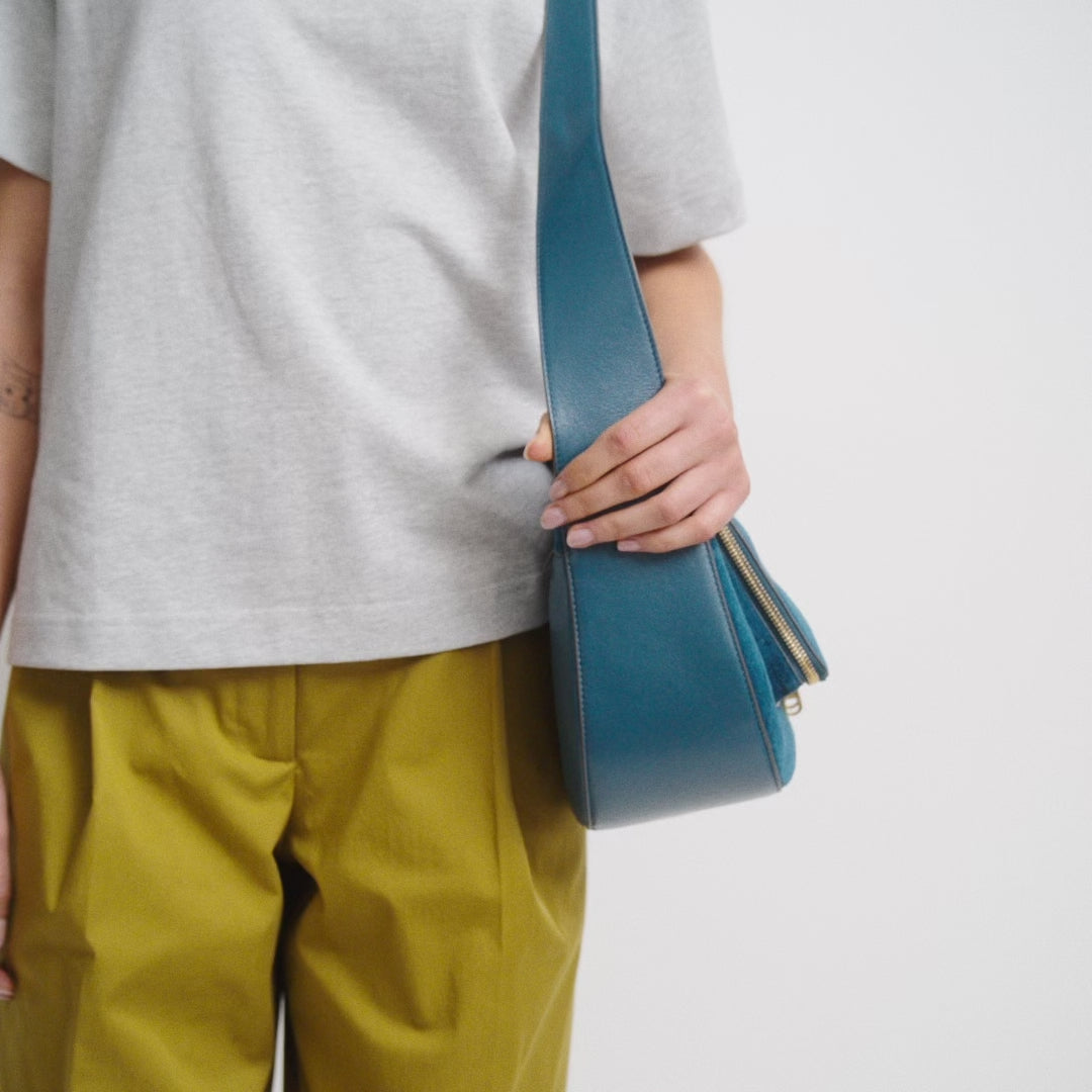 Vere Shoulder Bag -

          
            Suede Leather/Calf Leather in Dark Petrol Blue -
          

          Anya Hindmarch EU
