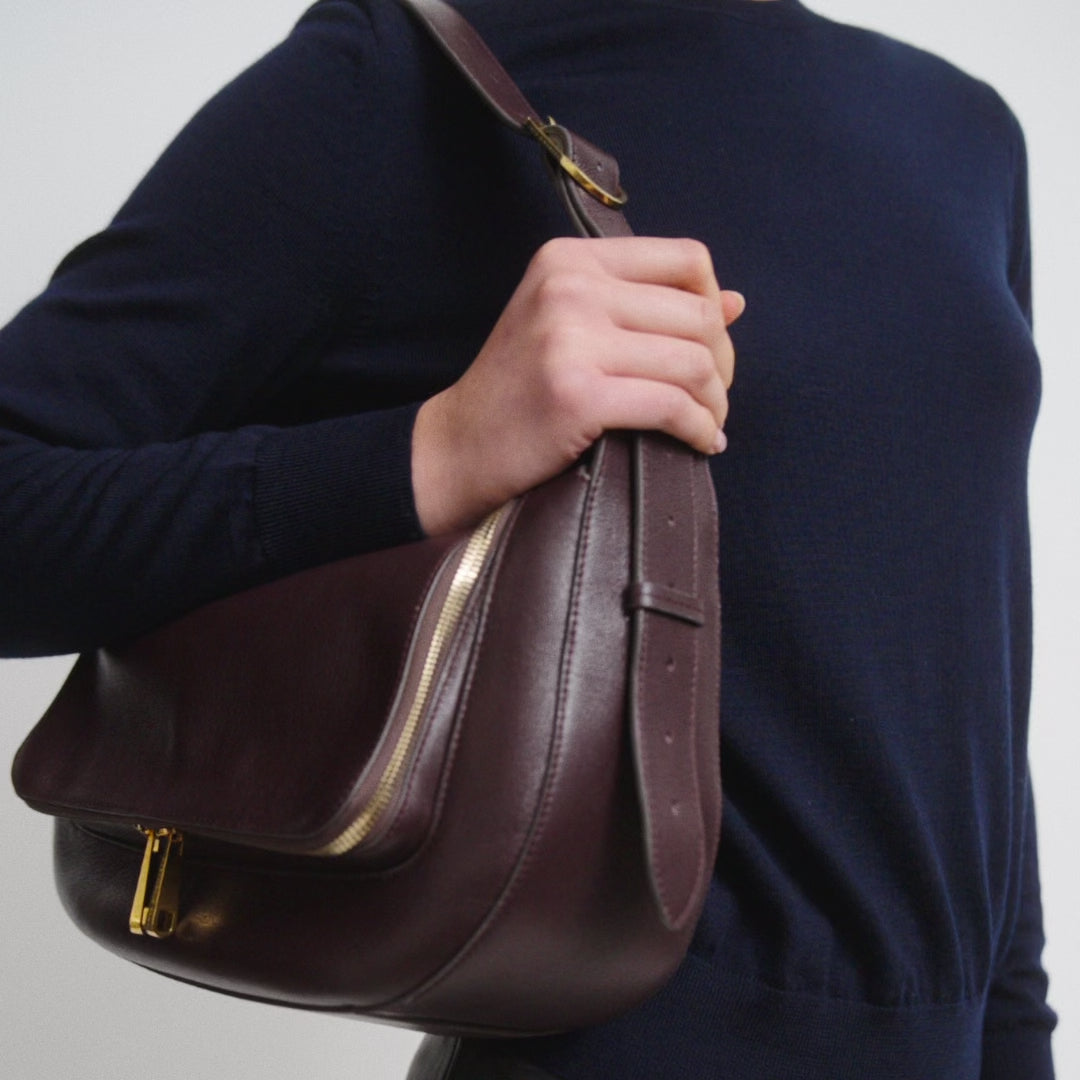 Vere Shoulder Bag -

          
            Calf Leather in Grape -
          

          Anya Hindmarch EU
