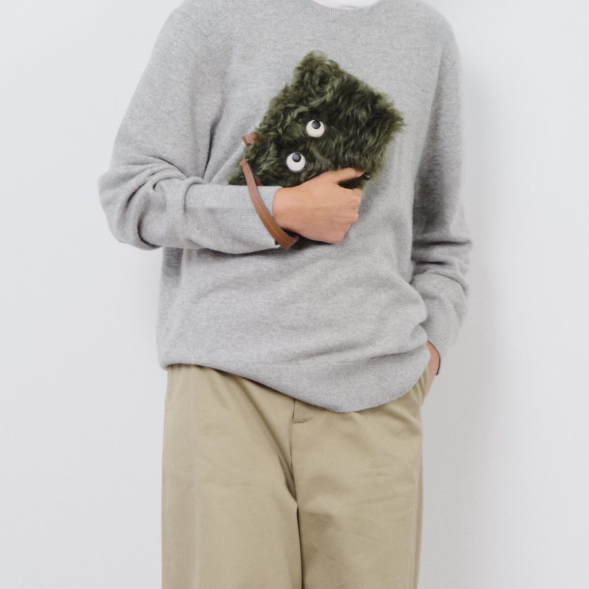 Shearling Eyes Clutch -

          
            Shearling/Smooth Leather in Khaki Green -
          

          Anya Hindmarch EU
