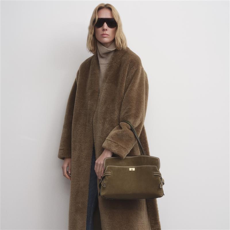 Wilson Stitch Shoulder Bag -

          
            Suede Leather in Bonsai Green -
          

          Anya Hindmarch EU
