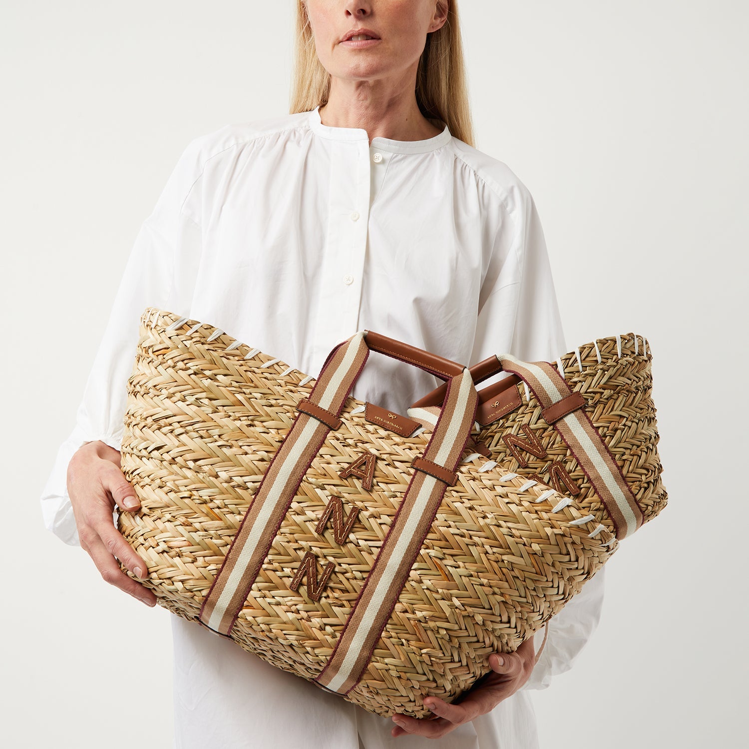 Walton Small Basket Bag -

                  
                    Seagrass in Natural -
                  

                  Anya Hindmarch EU
