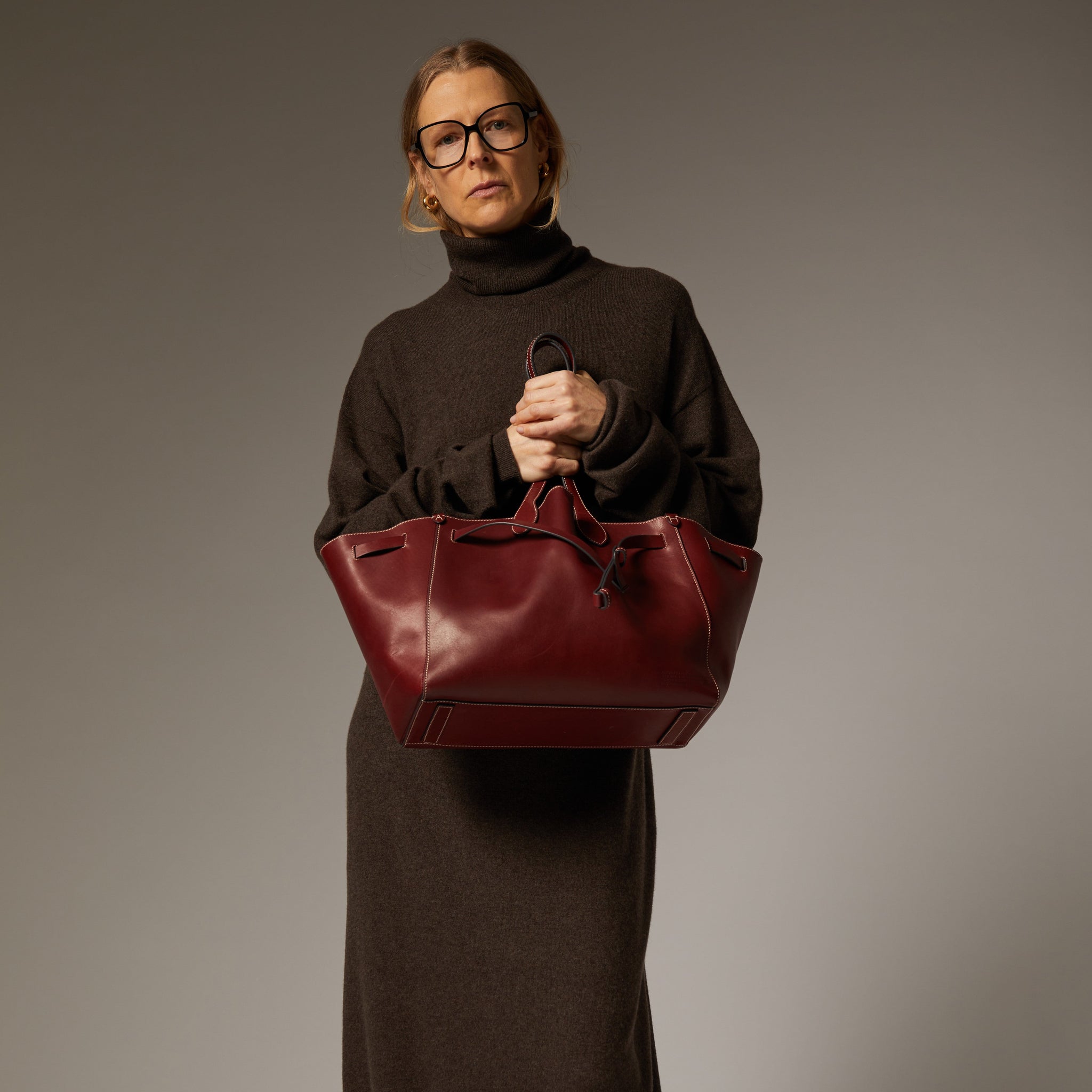 Return to Nature Tote -

                  
                    Compostable Leather in Rosewood -
                  

                  Anya Hindmarch EU

