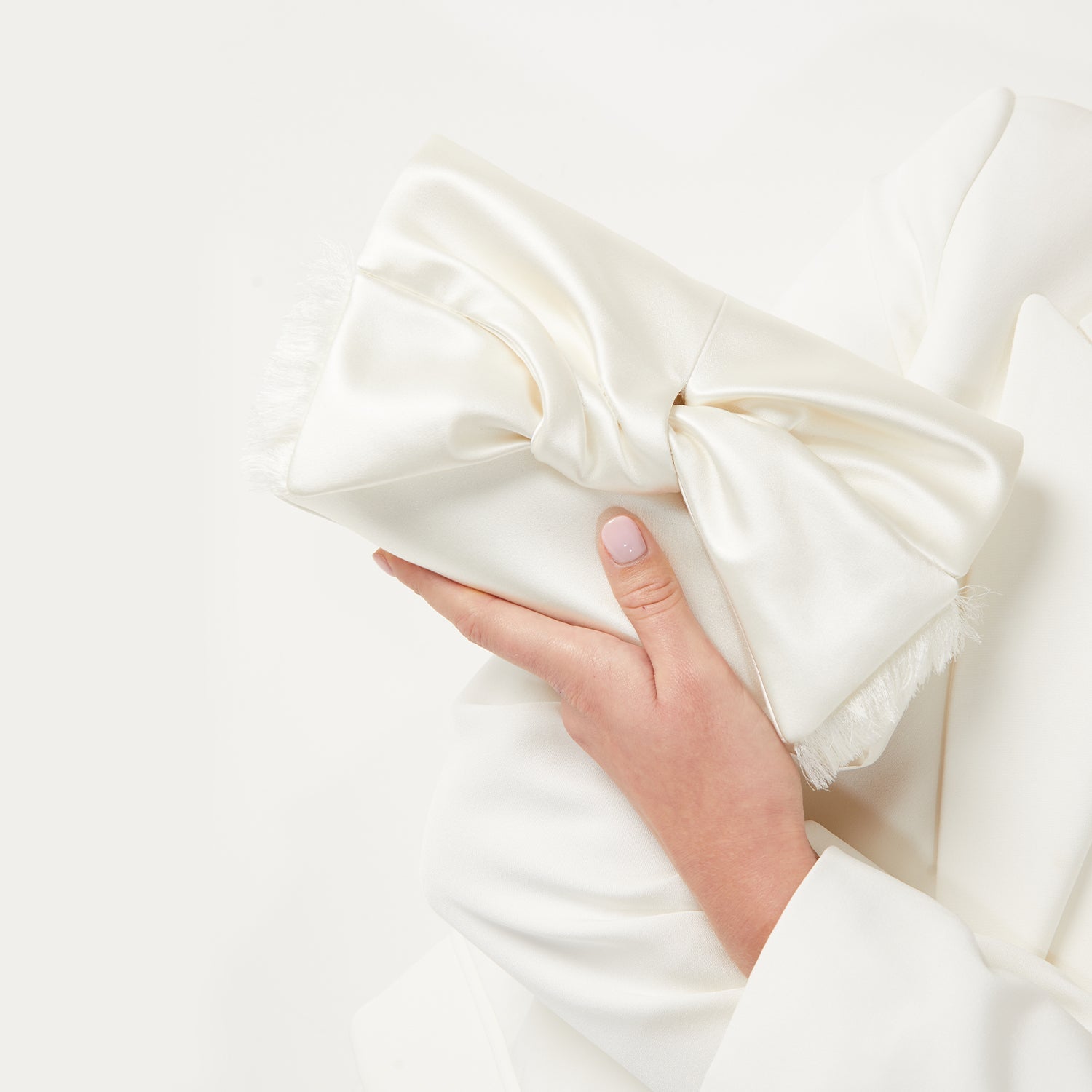 Bow Clutch -

                  
                    Double Satin in Ivory -
                  

                  Anya Hindmarch EU
