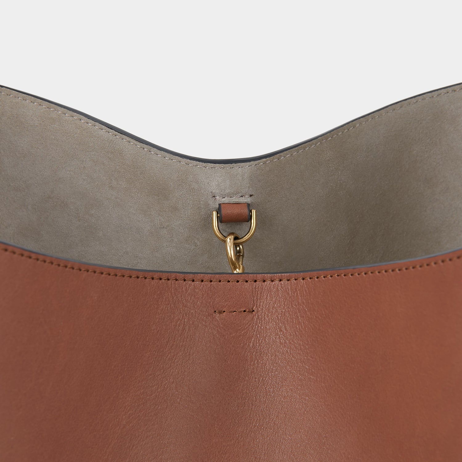 Nastro Hobo -

                  
                    Flat Leather in Cedar -
                  

                  Anya Hindmarch EU
