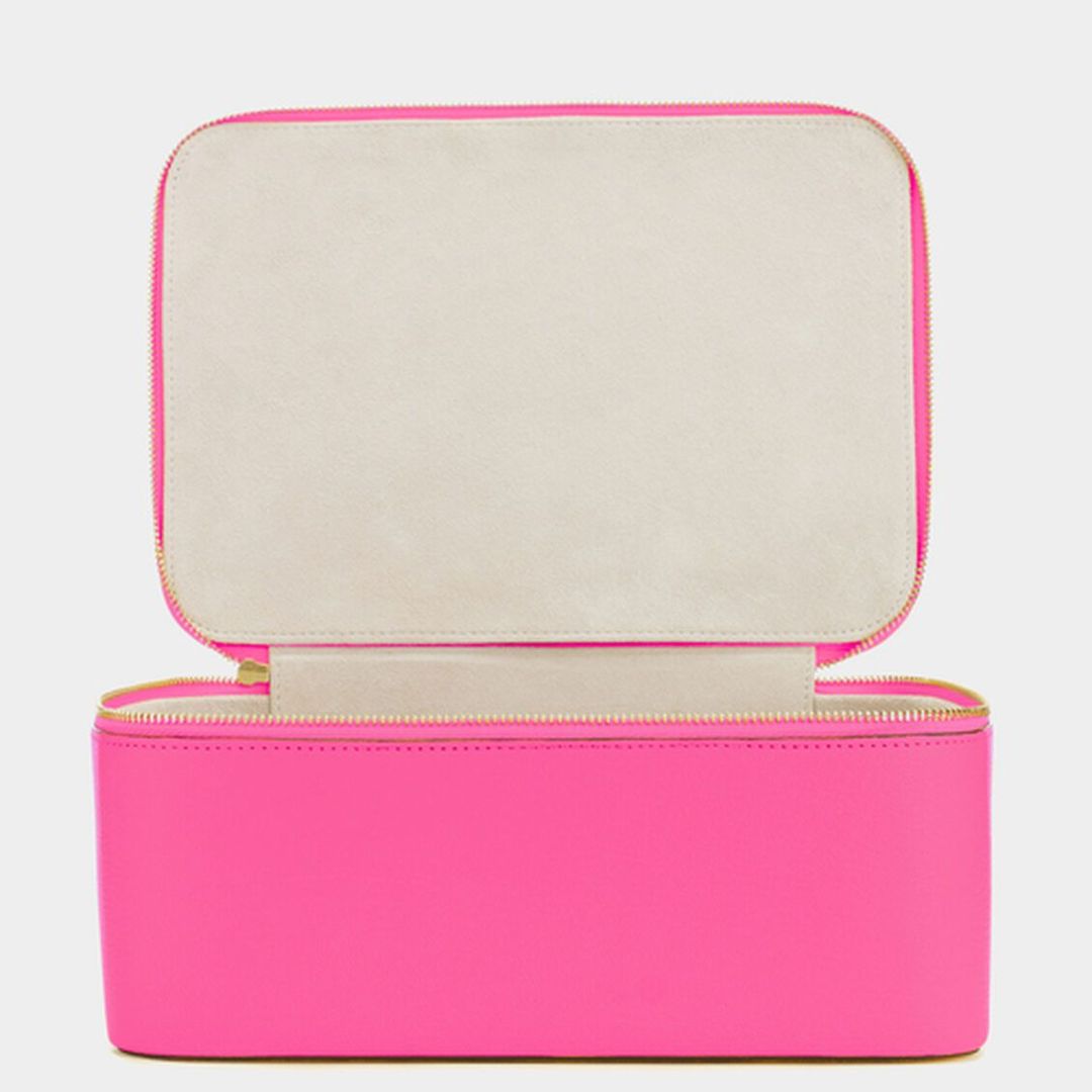 Boobs Wow Box XL -

                  
                    Capra in Pink -
                  

                  Anya Hindmarch EU
